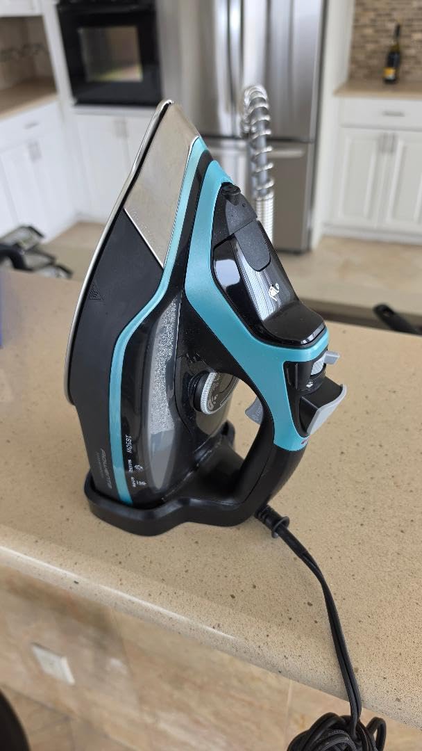Rowenta Iron Steamer for Clothes Master Steam Station, Professional Steam Iron for Clothes with Stainless Steel Soleplate, 57 Oz, 400 Microsteam Holes, Built-In Pump, 1750 Watts, Black/Green, VR8338 customer photo 1
