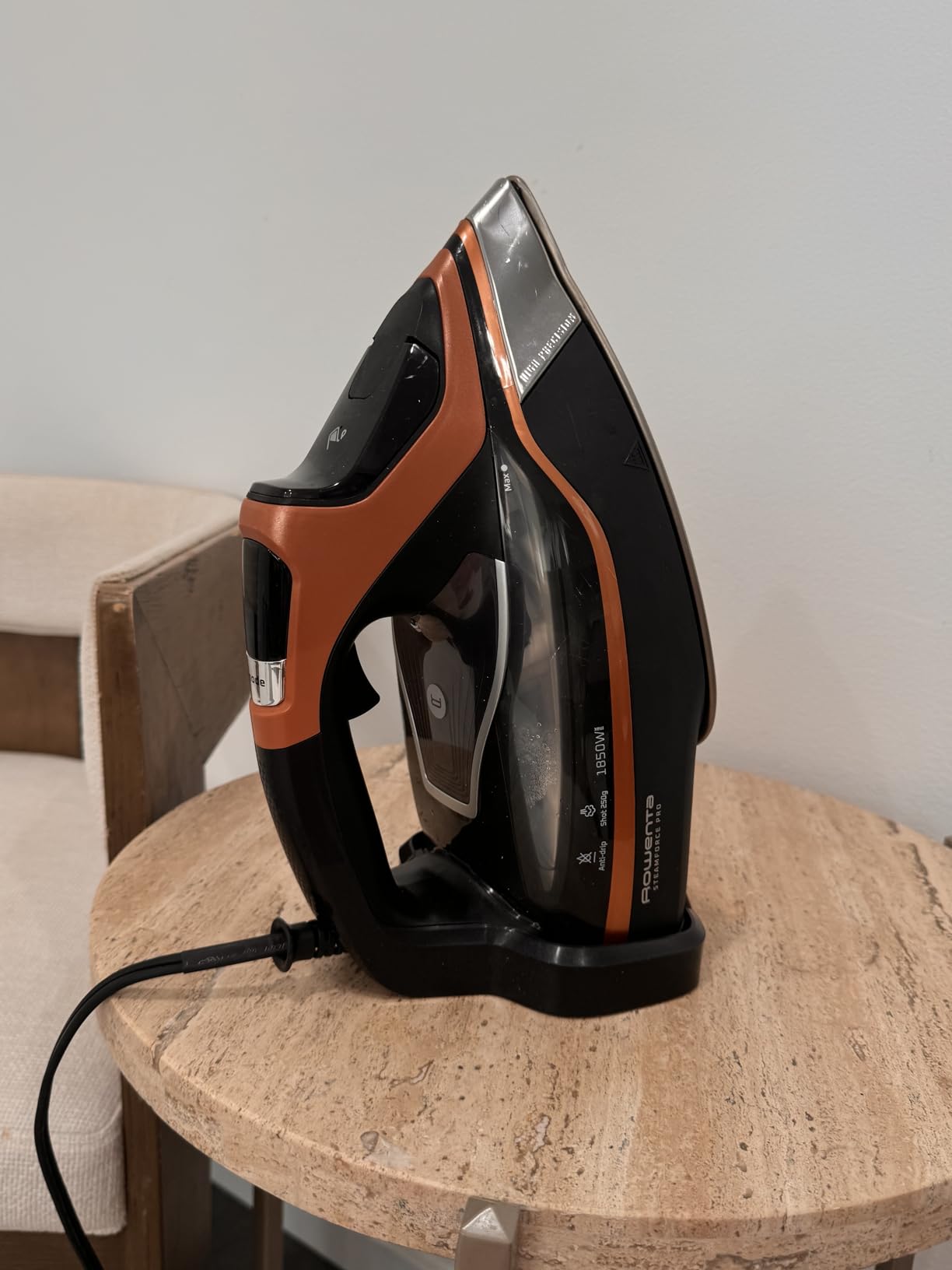 Rowenta Iron Steamer for Clothes Master Steam Station, Professional Steam Iron for Clothes with Stainless Steel Soleplate, 57 Oz, 400 Microsteam Holes, Built-In Pump, 1750 Watts, Black/Green, VR8338 customer photo 2