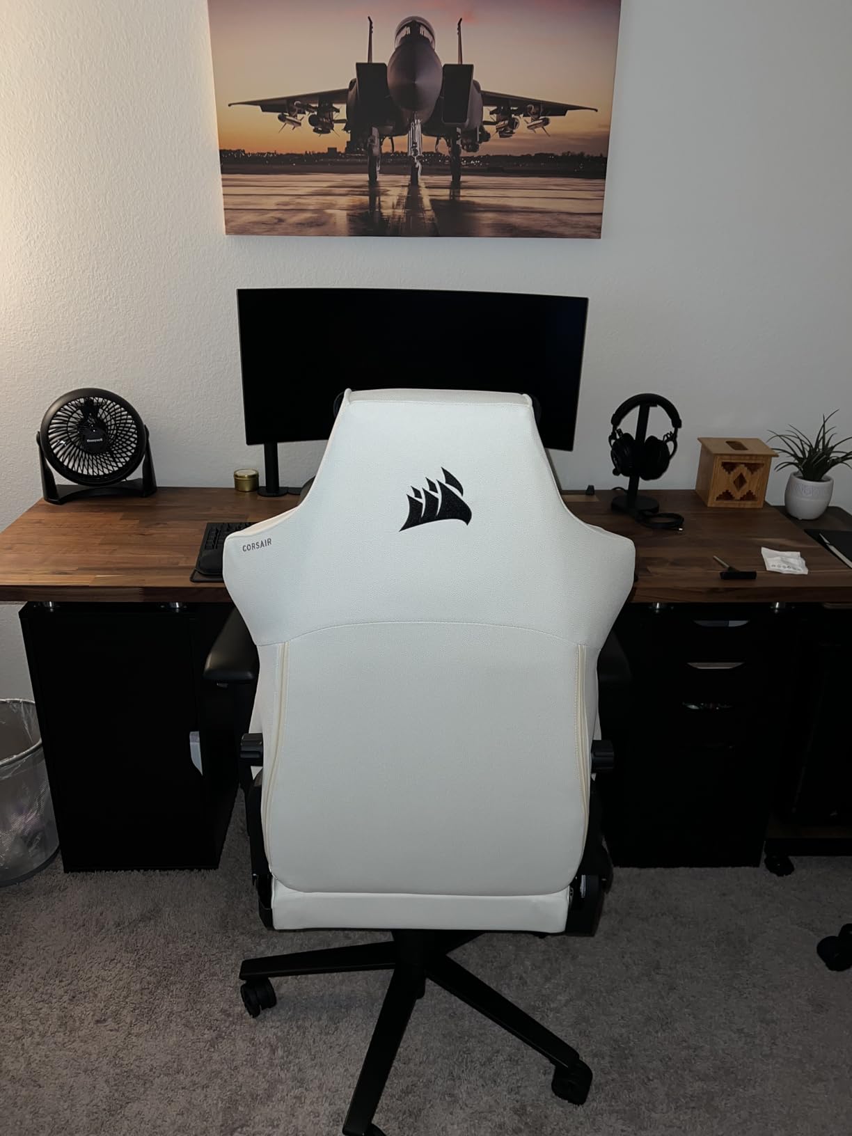 Corsair TC500 Luxe Gaming Chair - Premium Breathable Fabric - Wide Seat - Five-Way Adjustable Armrests - Adjustable Built-in Lumbar Support - 90-135 Degree Recline - Shadow customer photo 2