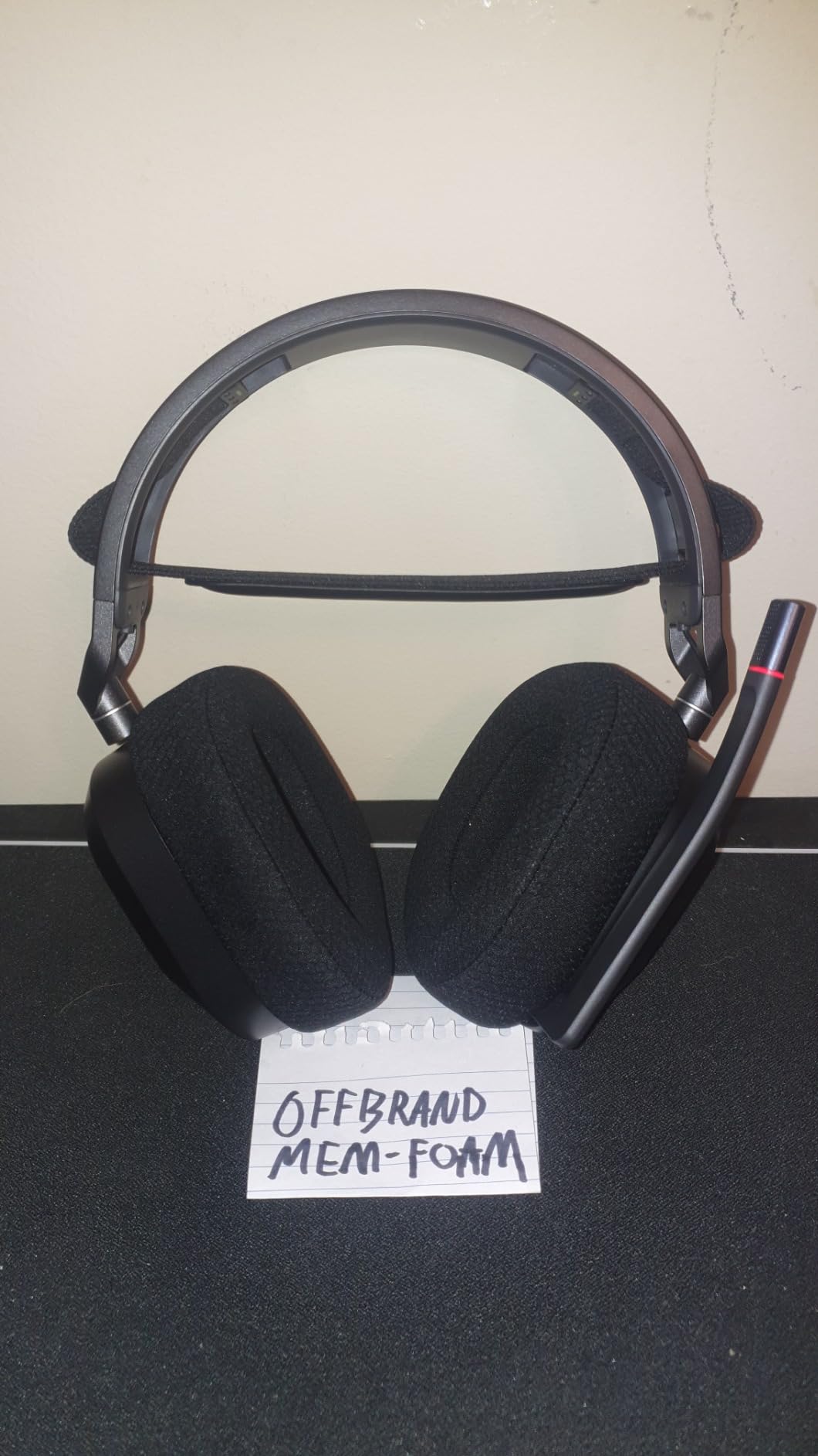 Corsair HS80 MAX Wireless Multiplatform Gaming Headset - Bluetooth, 65-Hour Battery customer photo 2