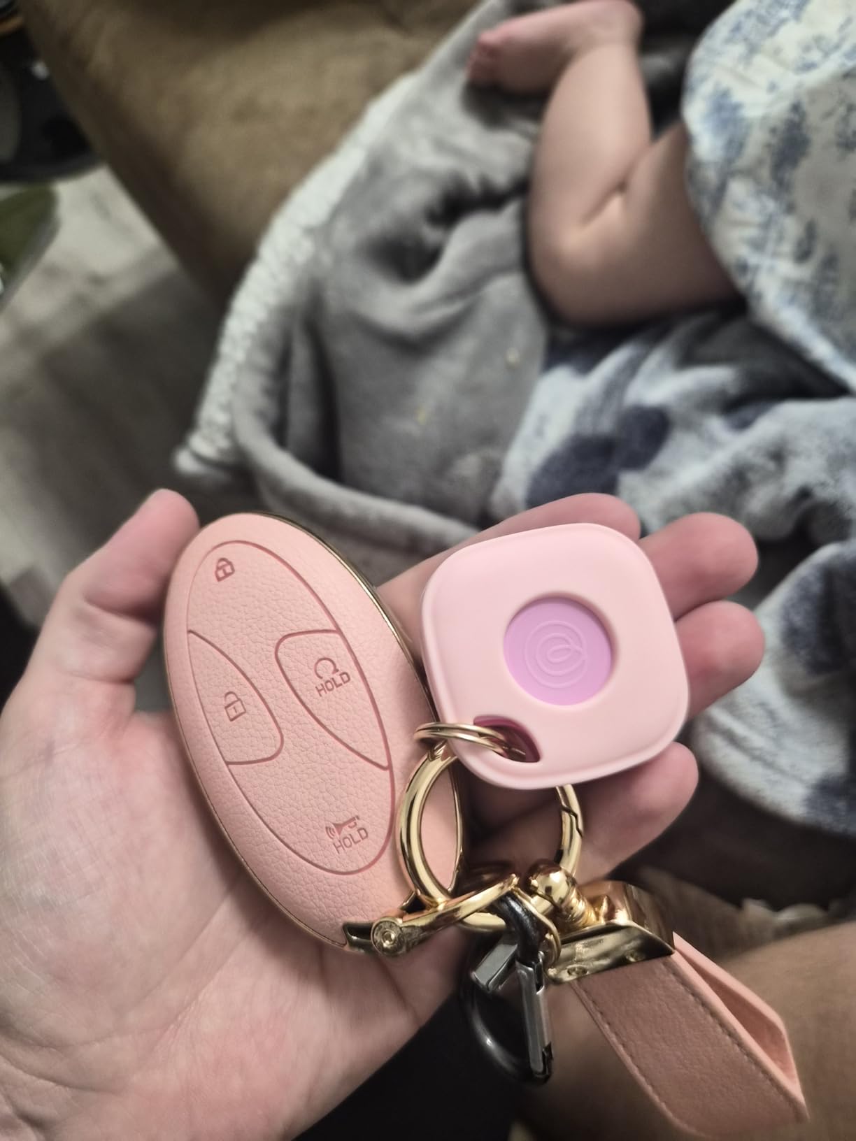 Life360 Tile - Bluetooth Tracker, Keys Finder and Item Locator for Keys, Bags and More. Phone Finder. Both iOS and Android Compatible. 1-Pack (Black) customer photo 1