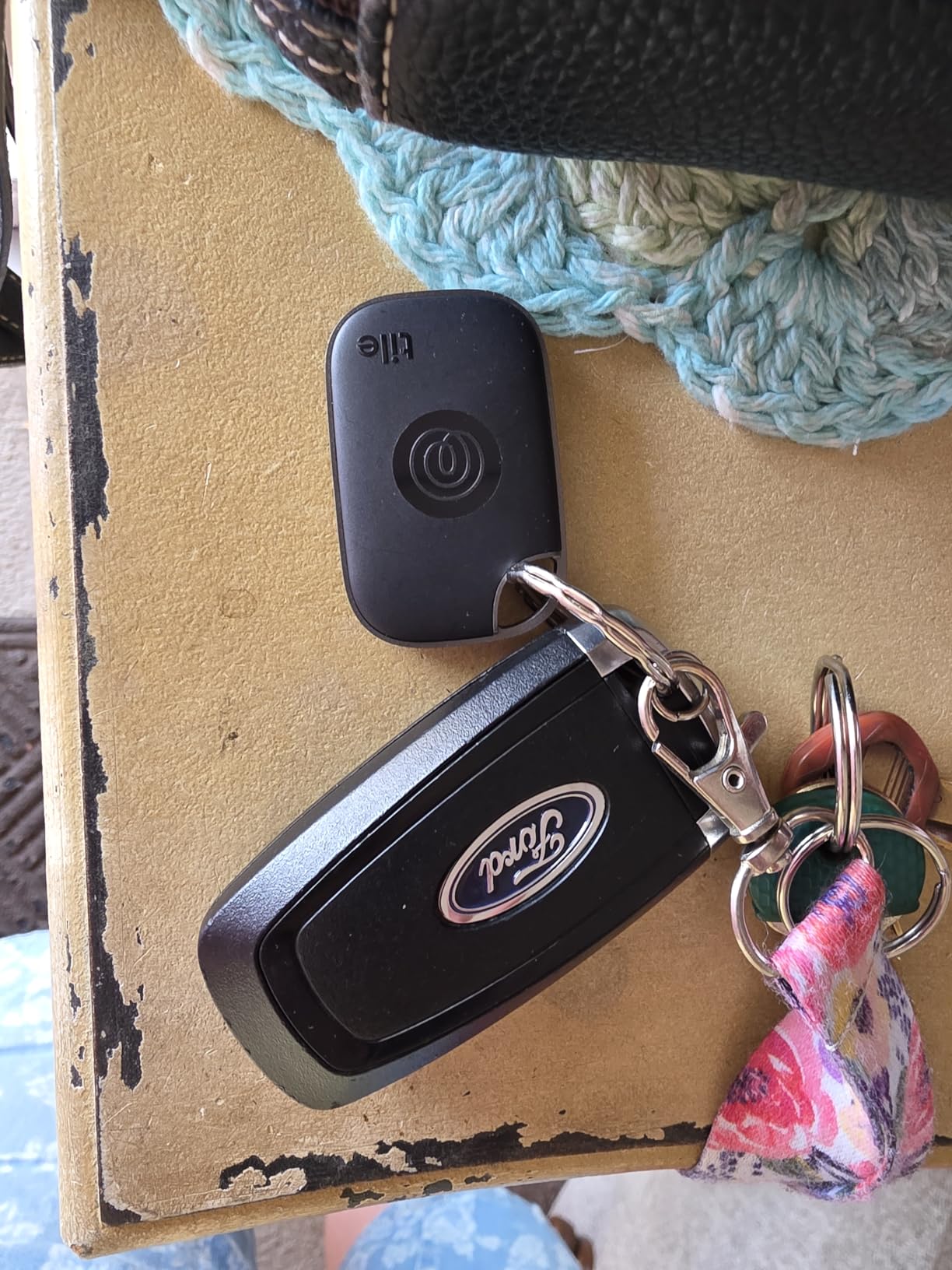 Tile Pro - Powerful Bluetooth Tracker, Key Finder and Item Locator for Keys, Bags and More. Both iOS and Android Compatible. Phone Finder. 1-Pack (Black) customer photo 1