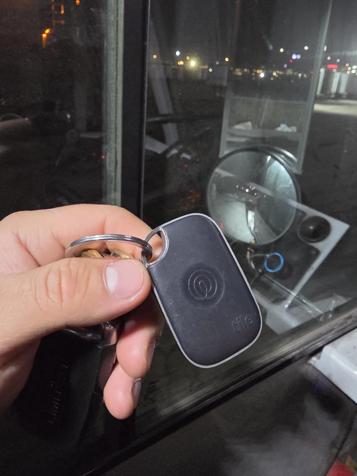 Tile Pro - Powerful Bluetooth Tracker, Key Finder and Item Locator for Keys, Bags and More. Both iOS and Android Compatible. Phone Finder. 1-Pack (Black) customer photo 2