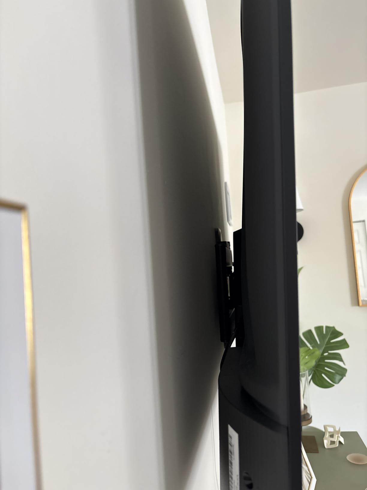 monTEK Full Motion TV Wall Mount Bracket for Most 13-43 Inch LED LCD Flat Screen TVs & Monitors, Swivel Tilt Extension Rotation with Articulating Arms, TV Mount Max VESA 200x200mm, up to 44lbs customer photo 2