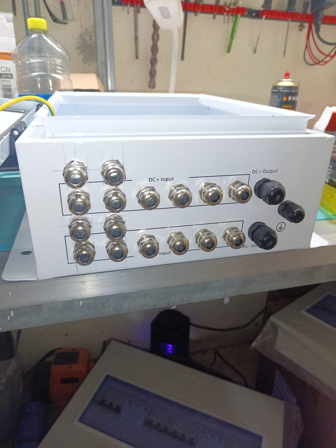 PV Combiner Box 4 String, IP65 Waterproof Solar Combiner with Lightning Arrester, Metal Box, 20A Rated Current Fuse and Circuit Breakers for On/Off Grid Solar Panel System customer photo 1
