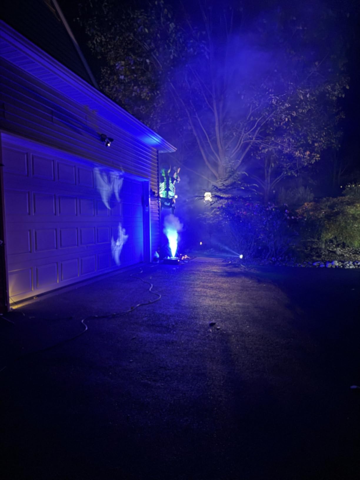 1500W Fog Machine with Lights 24 RGB LED Stage Smoke Machine Vertical Halloween Smoke Machine DMX/Wireless/Manual Control 2.5 Liters with 20000 CFM for Wedding Christmas Party Outdoor Indoor customer photo 2