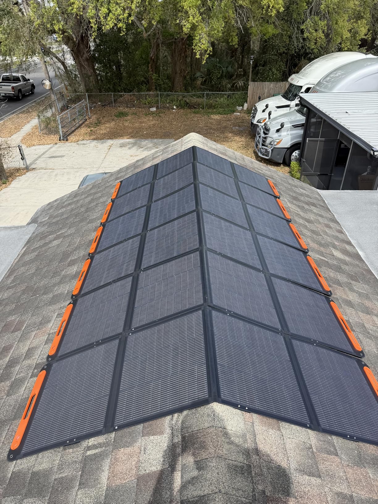 SolarSaga 200W Portable Solar Panel, IP68 Foldable Bifacial Solar Panels, Compatible with Jackery Explorer Power Station and Solar Generator, for Rooftops Outdoor Camping Off-Grid and RVs customer photo 2
