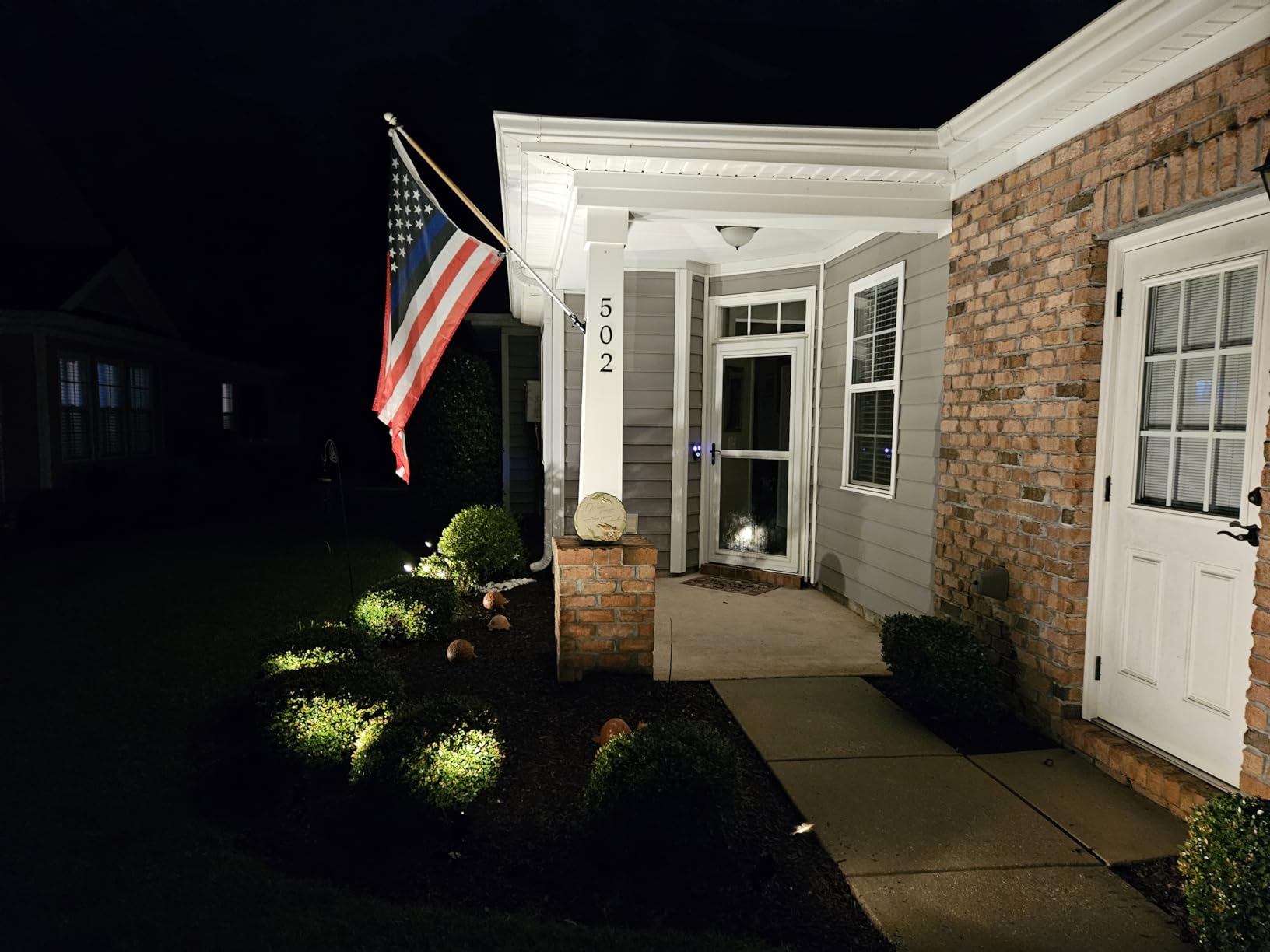 ZUCKEO All-in-One Landscape Lighting Kit, 5W LED Low Voltage Landscape Lights with Transformer and 80FT Wire, Waterproof Outdoor Spotlight with Connectors for Yard Garden House, 3000K 12-24V 8Pack customer photo 1