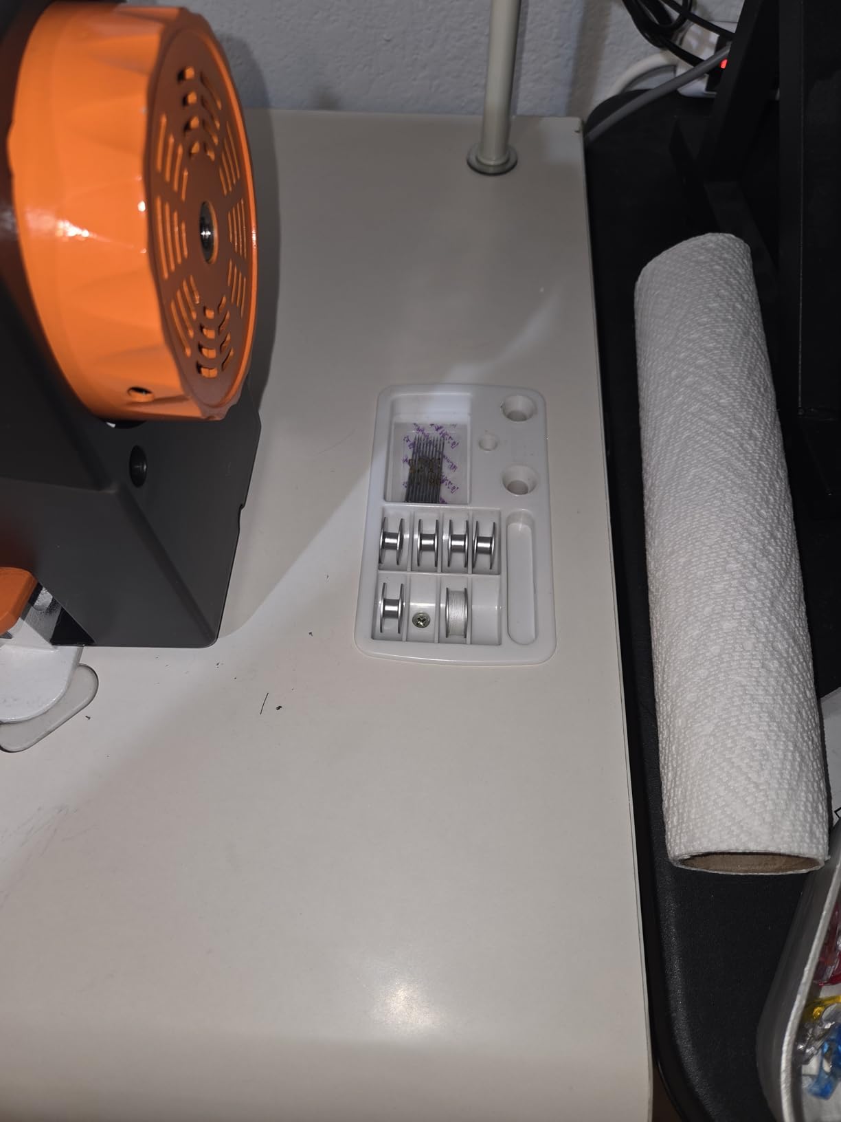 VEVOR Industrial Sewing Machine, 550W Servo Motor and Table Stand, 5000 SPM Heavy-Duty Lockstitch Sewing Machine customer photo 1