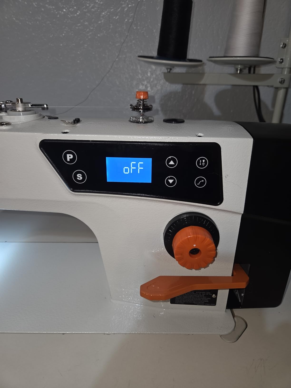 VEVOR Industrial Sewing Machine, 550W Servo Motor and Table Stand, 5000 SPM Heavy-Duty Lockstitch Sewing Machine customer photo 2