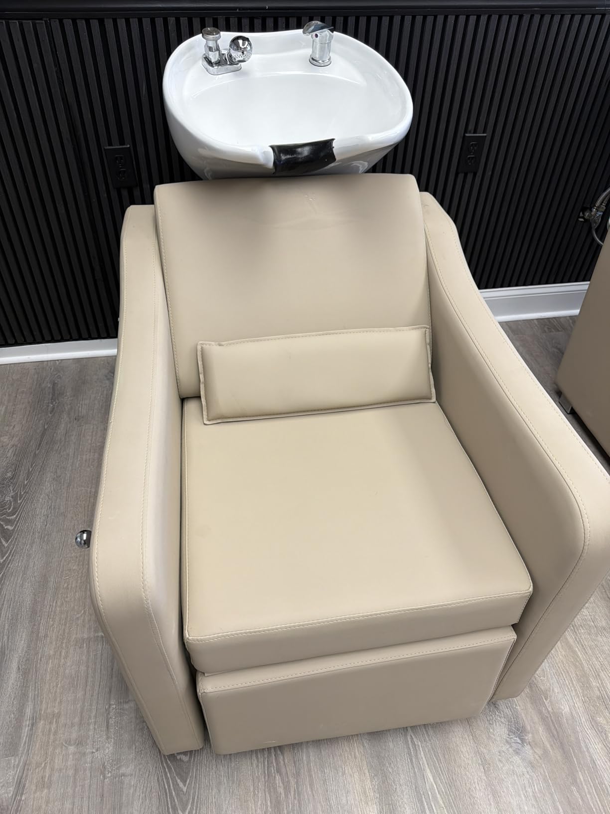 BarberPub Backwash Shampoo Station Chair, Adjustable Porcelain Ceramic Hair Wash Bowl with Chair, Shampoo Station for Barber Shop, Spa Beauty Salon Equipment 9364 (Black) customer photo 1