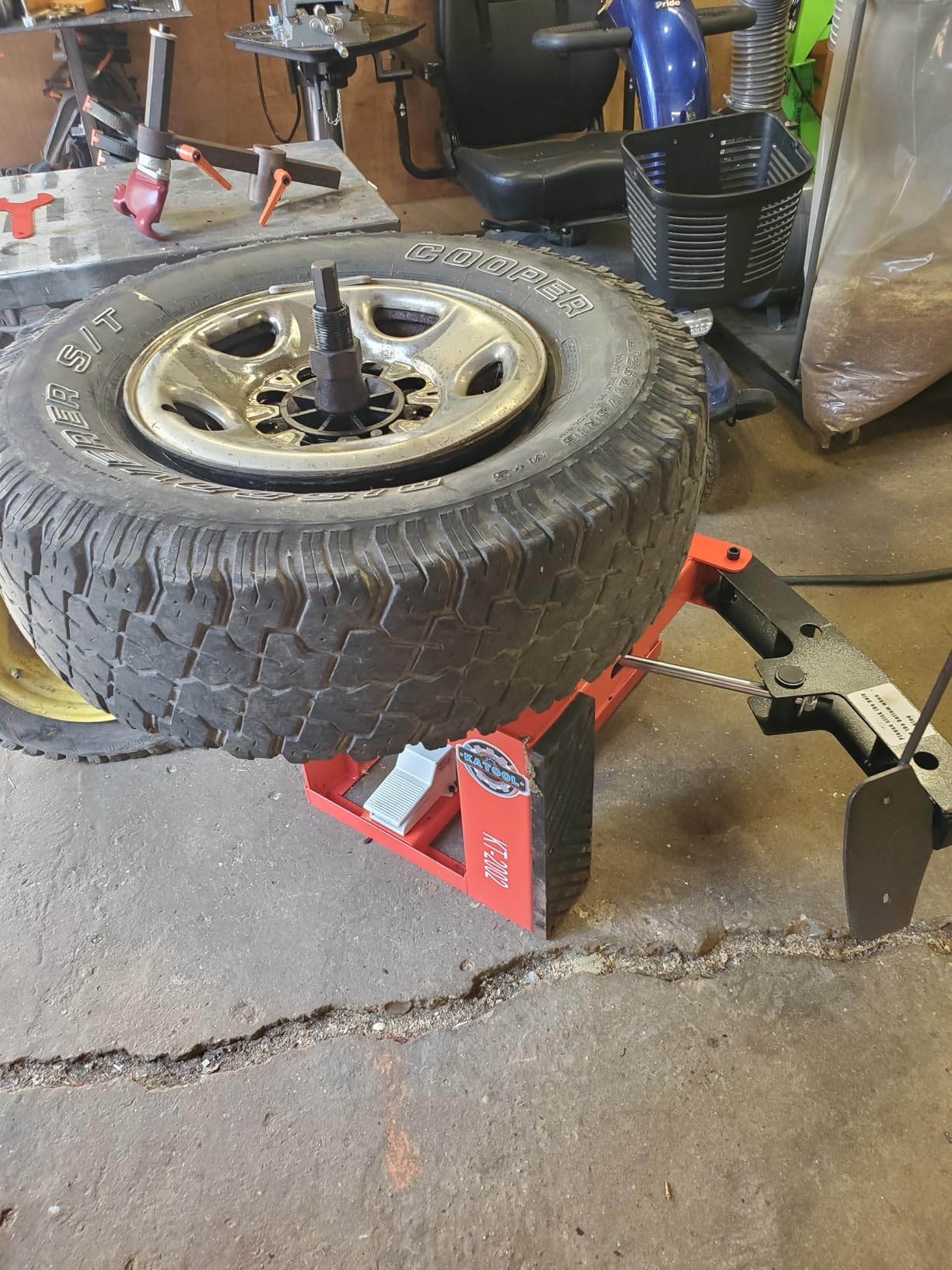 KATOOL KT2002 Mini Tire Changer Machine 39 Inch Air Bead Breaker No Anchor Portability Fit for Road Rescue, Mobile Car Repair customer photo 2