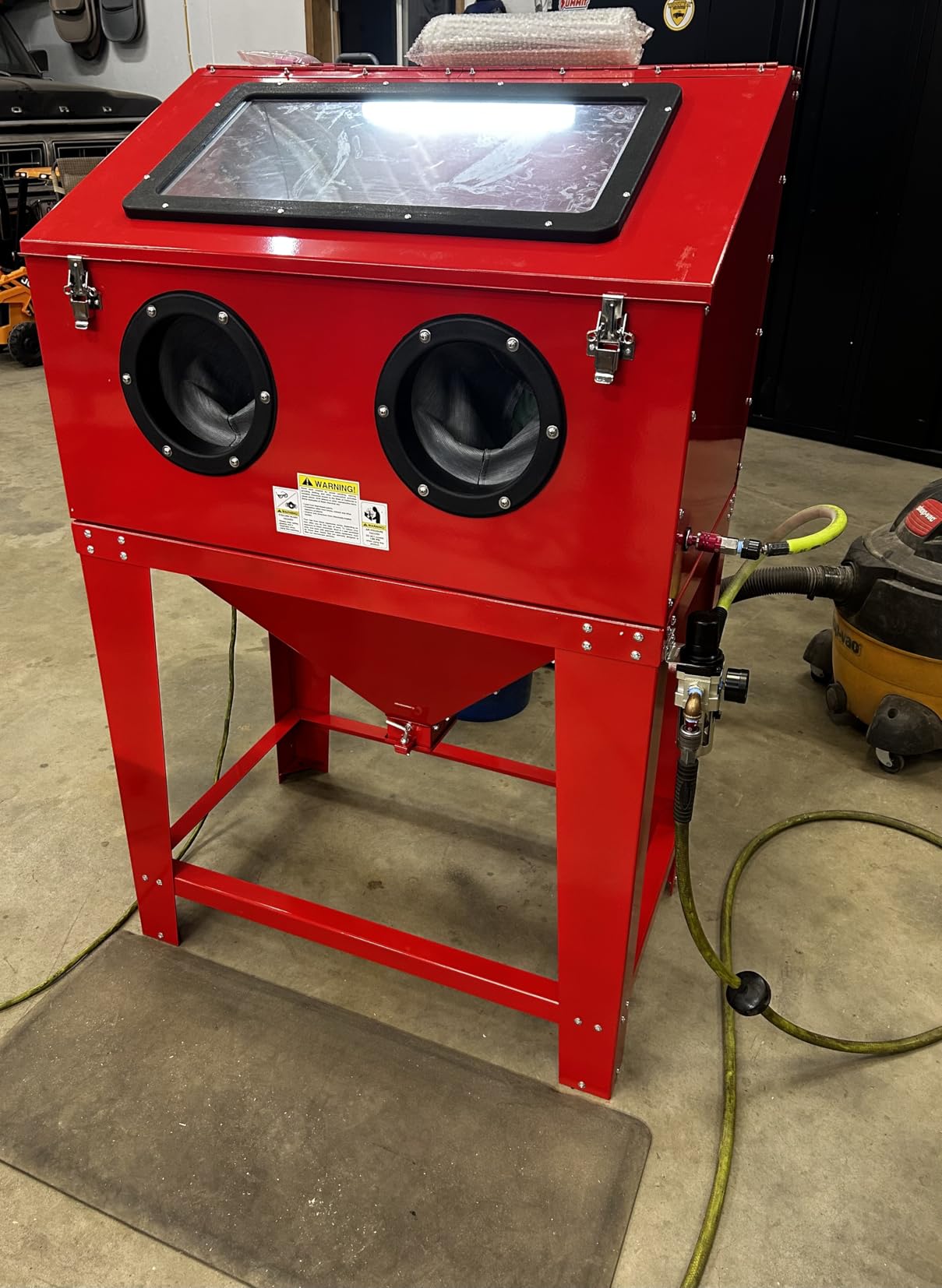 90 Gallon Sandblasting Cabinet, 40-80PSI Sand Blasting Cabinet with Glass Viewing Windows/LED Light, Heavy Duty Sand Blaster with 4 Nozzles & Blasting Gun for Paint, Rust Removal Blue customer photo 1