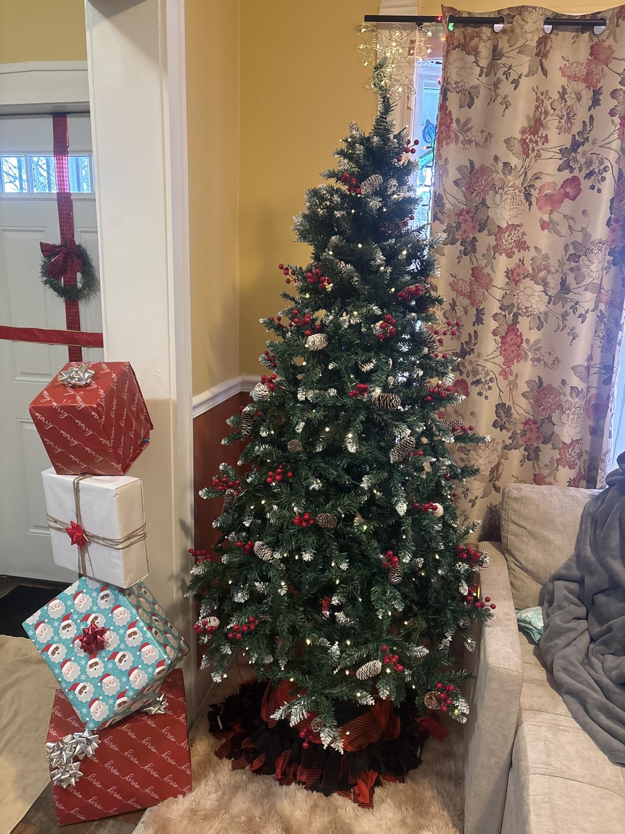 YITAHOME Pre-Lit Mountain Pine Flocked Christmas Tree with Remote, 7.5FT Pre-Decorated Hierarchical Tower Flocked Christmas Tree, 1278 Branch Tips, 550 Lights, 55 Pine Cones for Party Home Deco customer photo 1