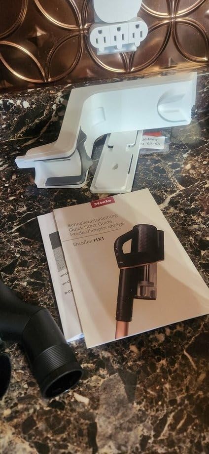 Miele Duoflex Total Care Vacuum Cleaner, Cordless and Bagless Multi-Use, Multi-Floor Flexible Stick Vacuum with 4 Attachable Brushes and Accessories, in Obsidian Black / Rose Gold customer photo 1
