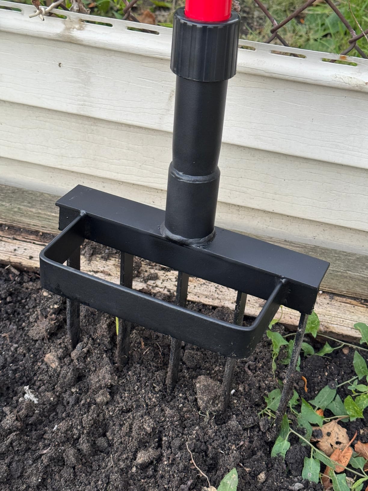 Pitch Fork for Garden, 5-Tine Heavy Duty Pitchfork for Loosening Soil, 41 Inch Gardening Fork for Digging, Composting, Spading, Cultivating Soil, Metal Fork Head with Fiberglass Handle, D-Grip customer photo 1