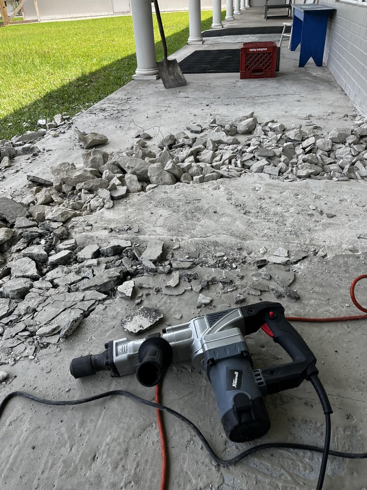 XtremepowerUS 1400W Demolition Electric Jack Hammer SDS Plus Construction Concrete Breaker Punch Drill Chipping 4500BPM Floor Tile Removal (Include Flat & Chisel Bits) Carrying Case customer photo 1