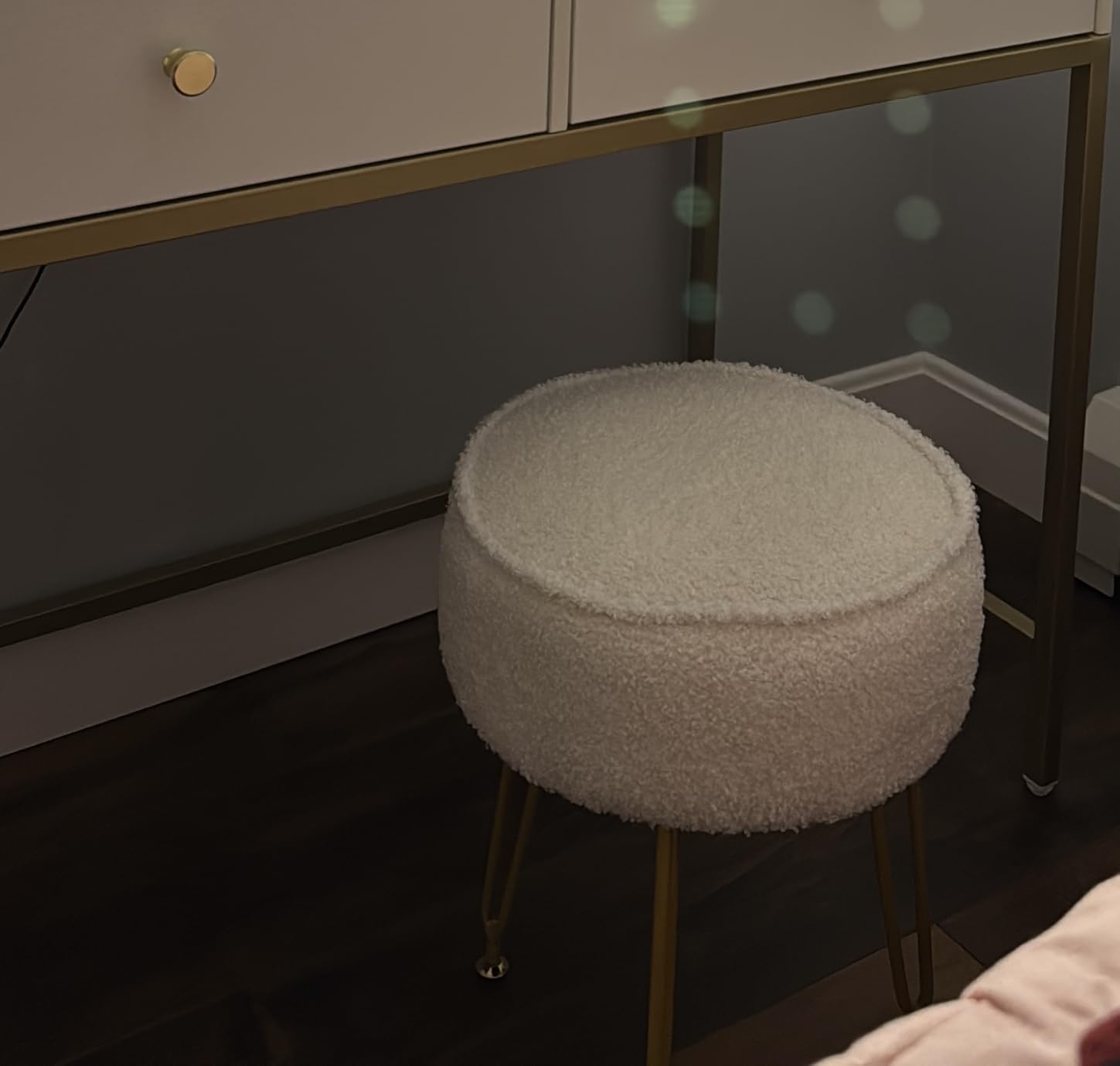 IBUYKE Teddy Velvet Round Footrest Stool Ottoman, Makeup Vanity Stool Side Table, Velvet Dressing Table Seat, Pouf Couch Stool, for Living Room Bedroom, White WBD009W customer photo 1