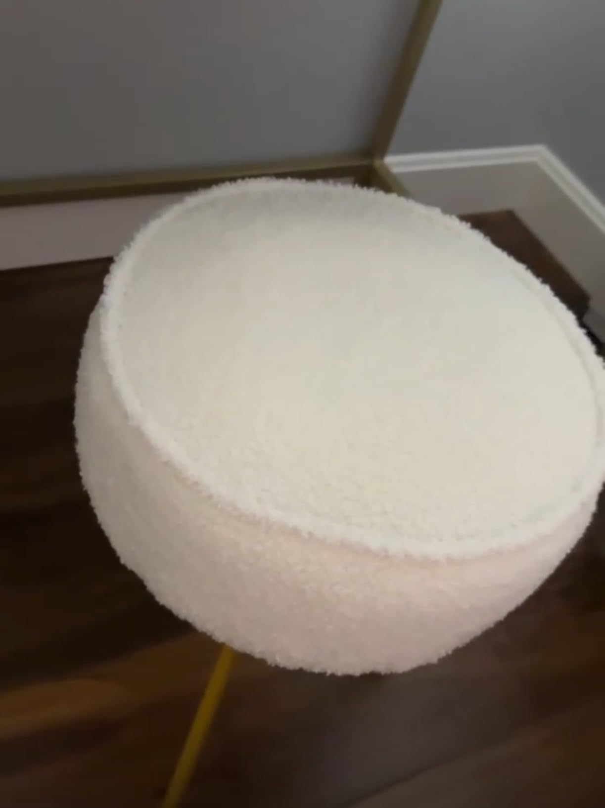 IBUYKE Teddy Velvet Round Footrest Stool Ottoman, Makeup Vanity Stool Side Table, Velvet Dressing Table Seat, Pouf Couch Stool, for Living Room Bedroom, White WBD009W customer photo 2