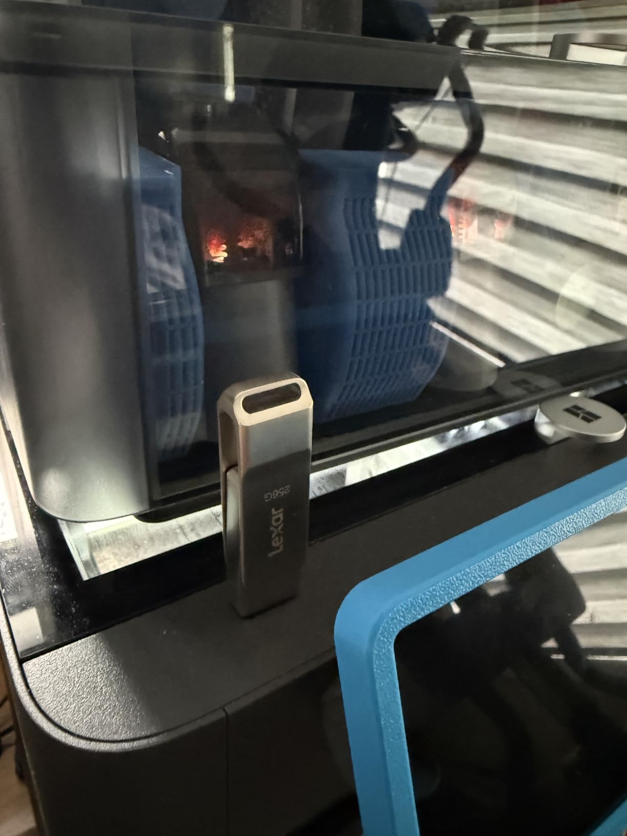 Lexar D40E 128GB Dual USB 3.2 Gen 1 Type-C Jump Drive, USB-C Flash Metal Housing Swivel Design Thumb Drive (Champagne Silver) customer photo 1