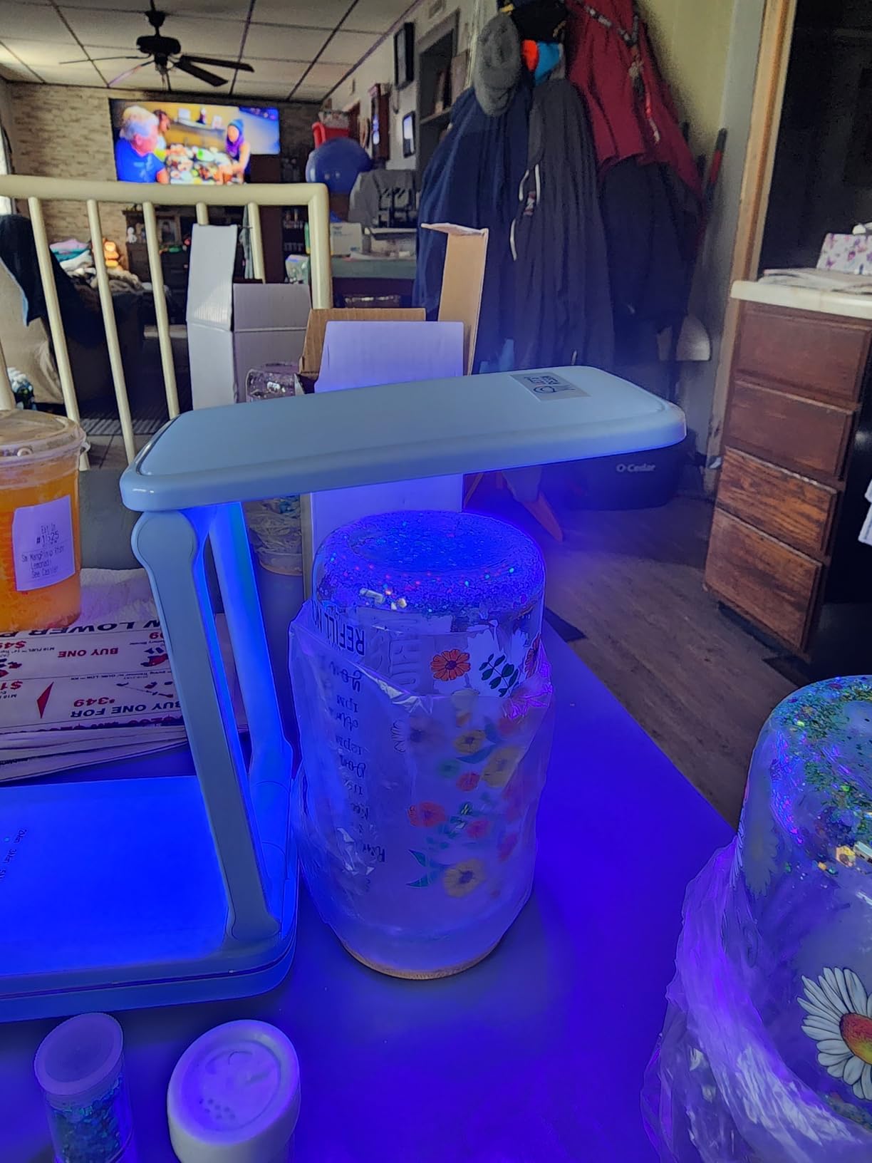 LET'S RESIN Portable Cordless UV Lamp, Rechargeable UV Light with Foldable & Adjustable Height, Large Curing Area, 2H Battery Life, 20min Curing for Molds, Jewelry Making UV Resin Curing Tool customer photo 2