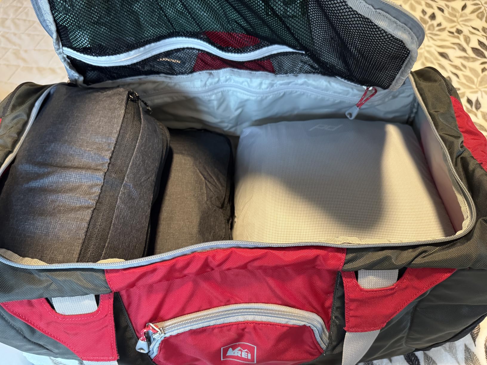 Peak Design Packing Cube, Charcoal, Weatherproof Luggage Cube with Dual Compartment Organization, Expansion and Compression (Size M) customer photo 1