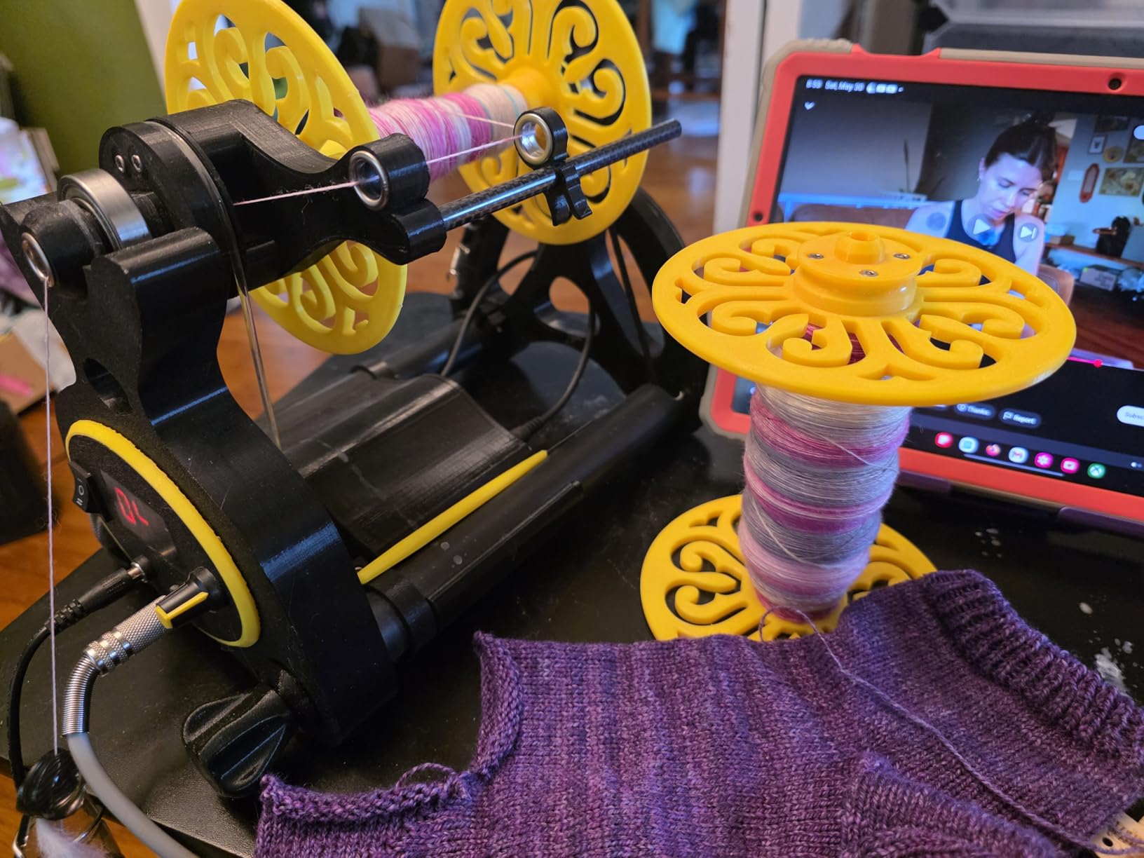Electric Yarn Spinner Kit with Foot Controller & 3 Bobbins, Small Yarn Winder with Forward & Reverse customer photo 1