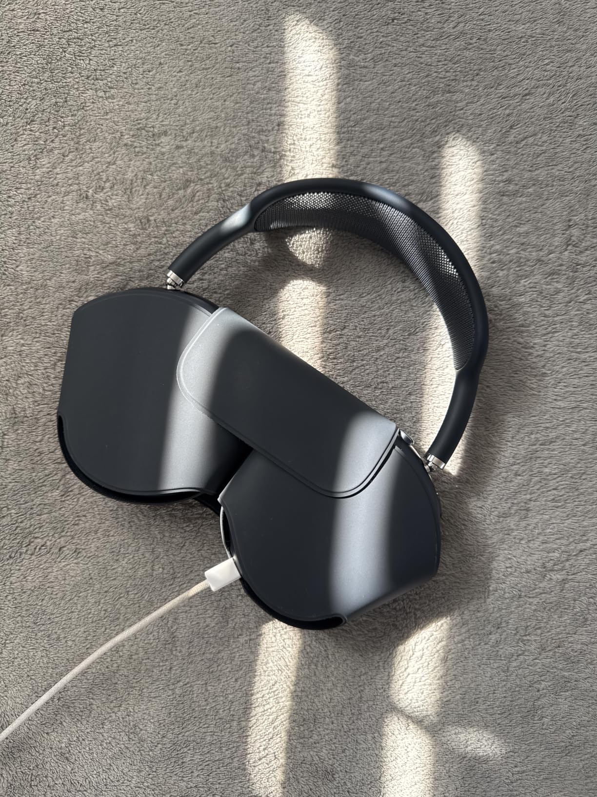 Apple AirPods Max - Midnight (Renewed) customer photo 1