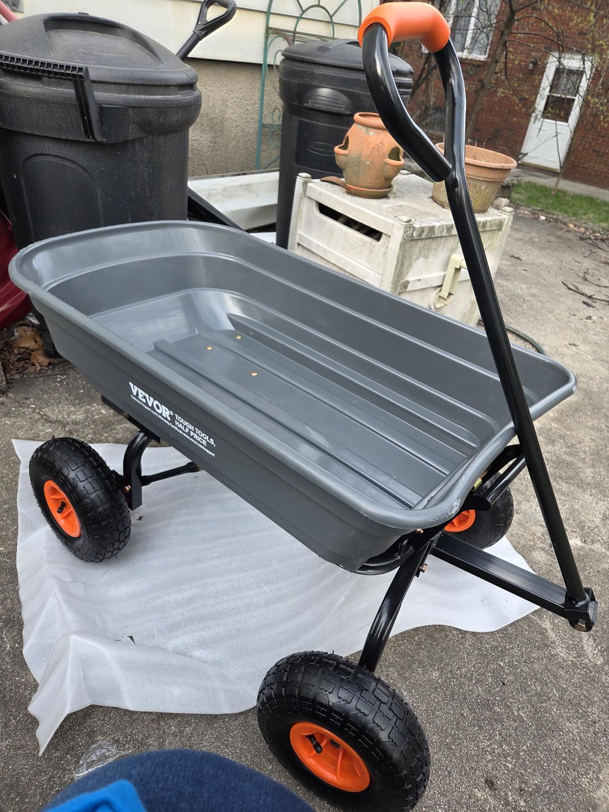 VEVOR 4 Cu.Ft. 600lbs Poly Garden Dump Cart, Heavy Duty 4 Wheel Wheelbarrow Yard Cart Dump Wagon with 10in All Terrain Wheels, Steel Frame and Quick Release System customer photo 2