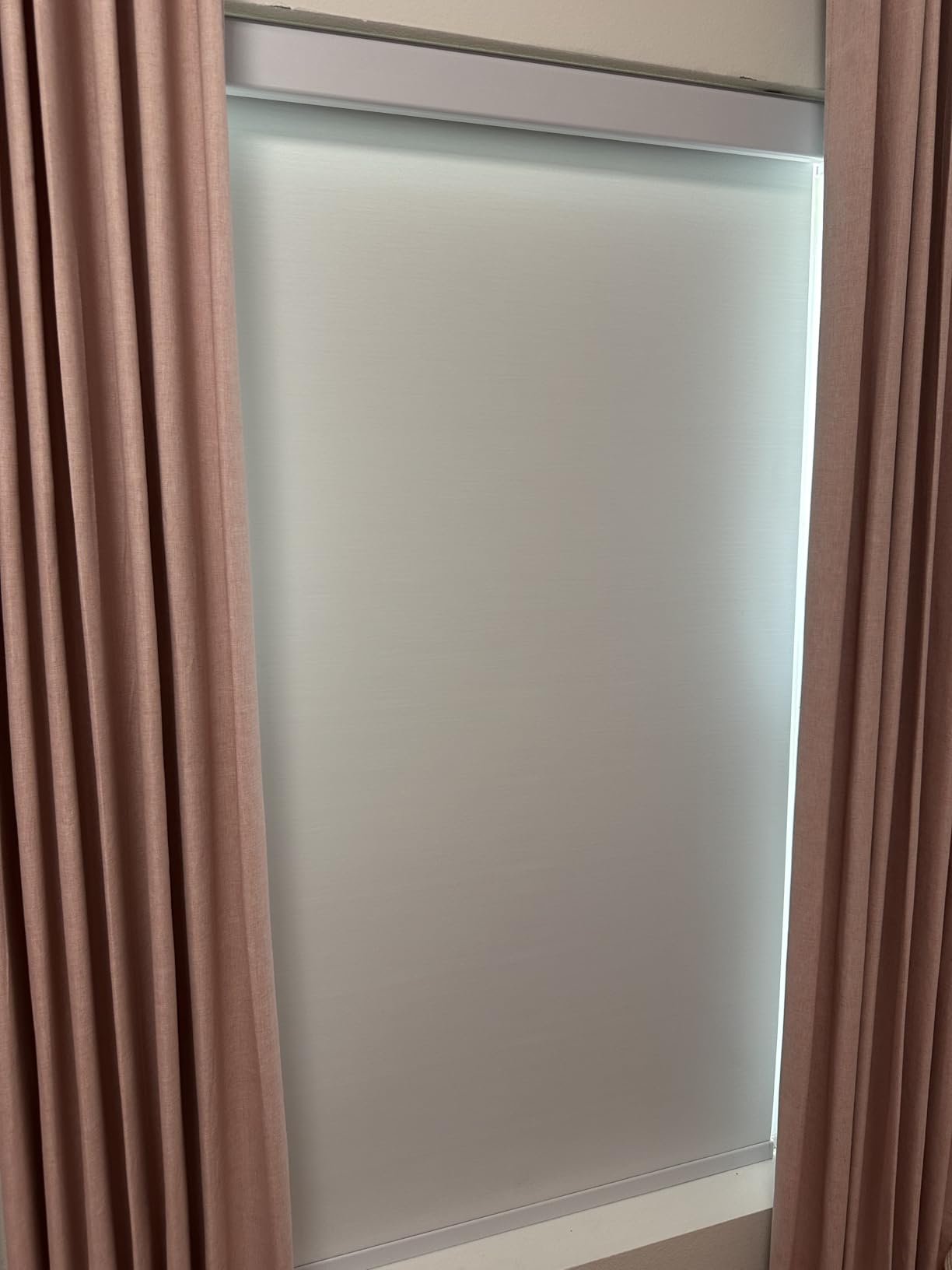 Joydeco 100% Blackout Roller Shades Cordless Blinds for Windows, Free-Stop Shades, UV Protection, Natural Woven Blinds for Home and Office, Light-Proof Aluminum Cover (35