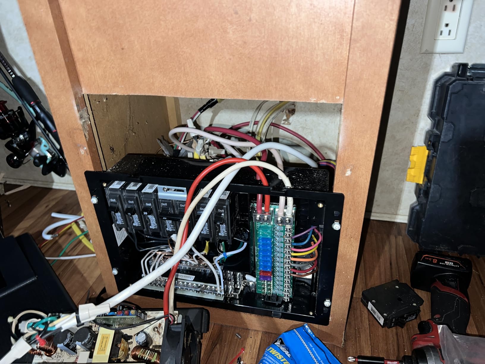 WF-8930/50NPB RV Generator and Component, RV Power Center and 30 Or 50 AMP AC RV Distribution Center customer photo 2