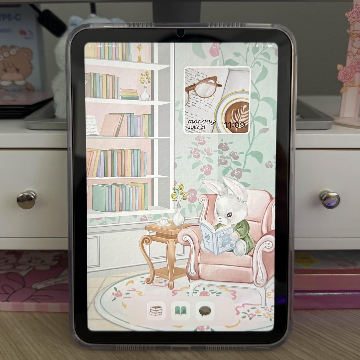 iPad mini (A17 Pro): Apple Intelligence, 8.3-inch Liquid Retina Display, 128GB, Wi-Fi 6E, 12MP Front/12MP Back Camera, Touch ID, All-Day Battery Life - Blue customer photo 1