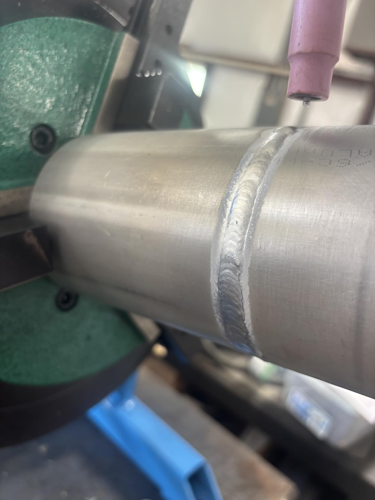 VEVOR Rotary Welding Positioner 10KG, 1-12 RPM 20W, Adjustable 0-90 Degree Turntable with 8.1 Inch 3-Jaw Chuck, Compact Welder Machine for Precision Cutting, Grinding, Assembly, and Testing customer photo 1