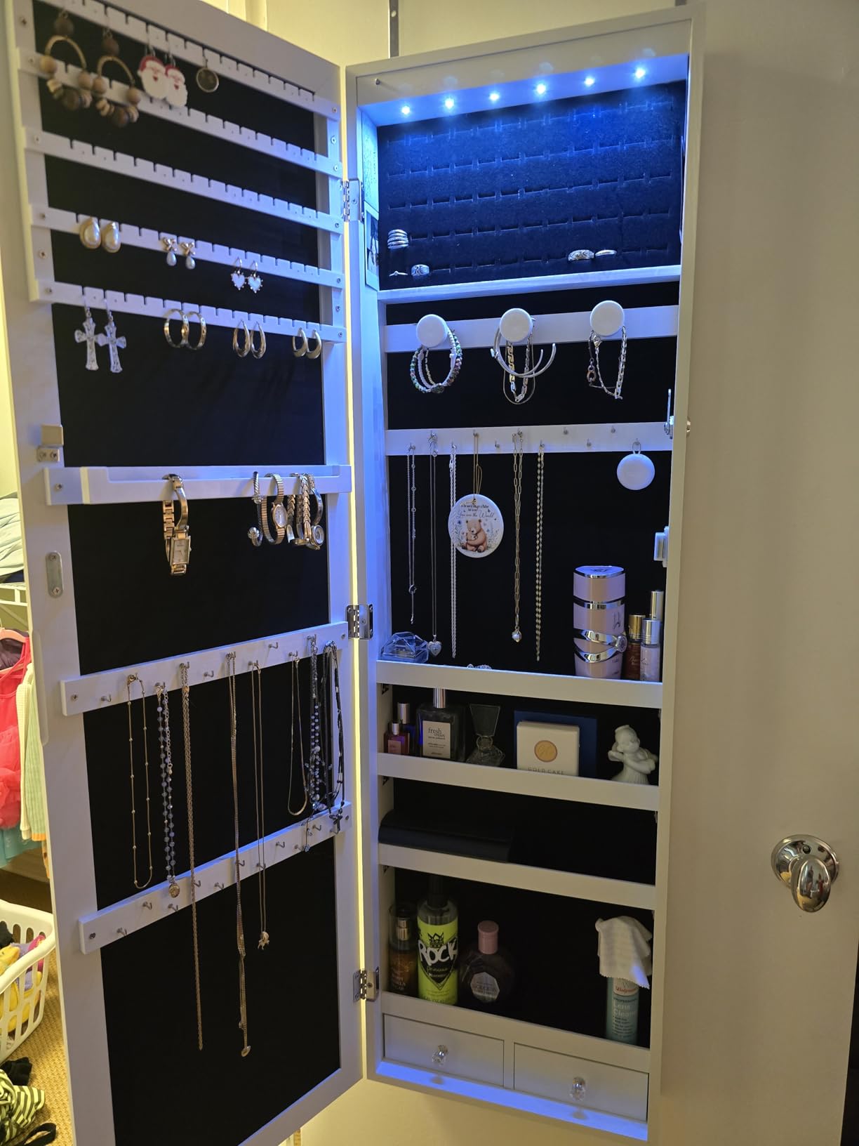 Elevon 6 LEDs Jewelry Cabinet Organizer, 47.2-inch Jewelry Armoire with Full-Length Mirror, Wall or Door Mounted Jewelry Storage, Lockable Large Capacity Storage, White customer photo 1