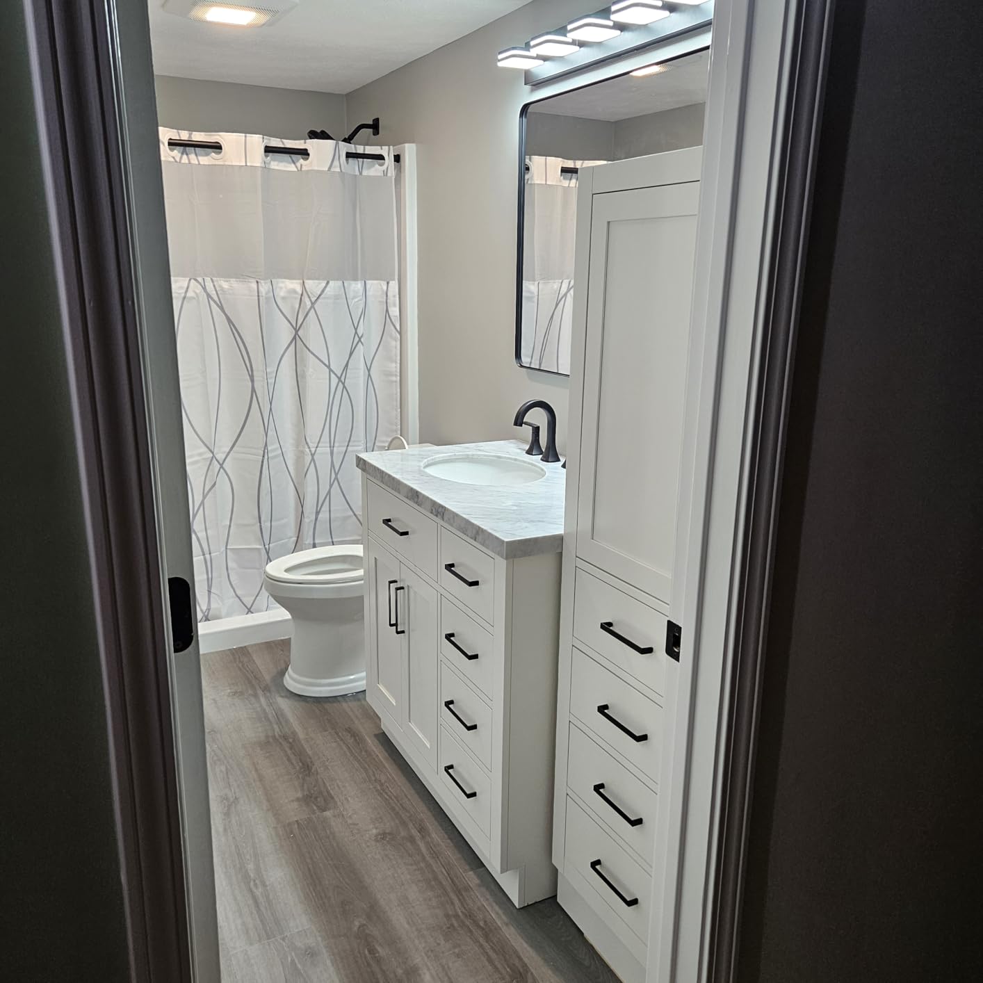 360° Rotate LED Bathroom Vanity Light Fixtures, 1600LM Acrylic Matte Black Vanity Lights for Bathroom, Modern Wall Lighting Fixtures Over Mirror Kitchen Living Room Hallway (Natural White Light 5000K) customer photo 2