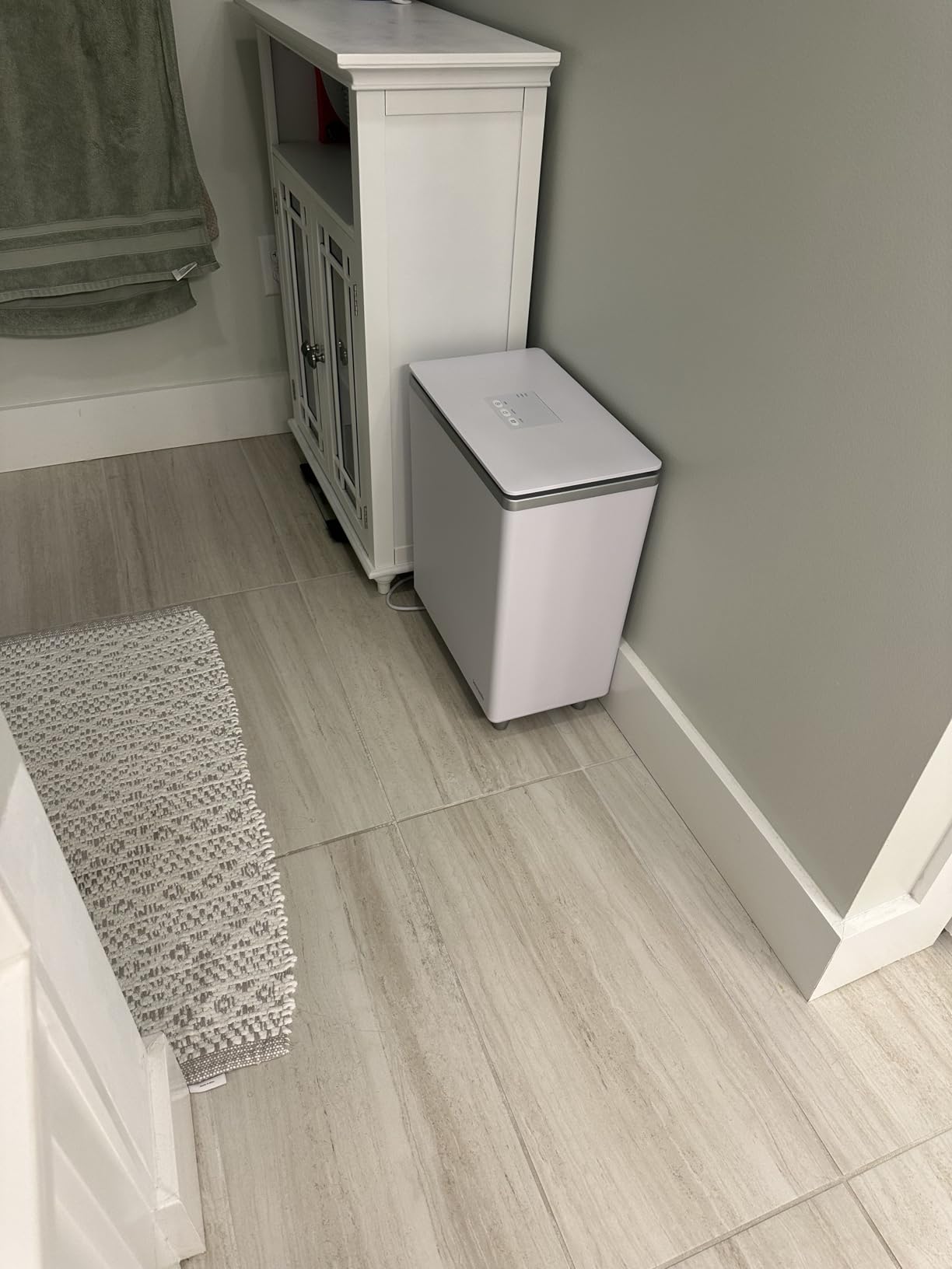 SereneLife Luxury Rectangle Towel Warmer - Spa & Bathroom Heater with Custom Fragrance, Auto Shut-Off, Fits 2 large Towels, Blankets, Bathrobes, PJ's - Perfect Gift for Him & Her (Natural Wood) customer photo 1