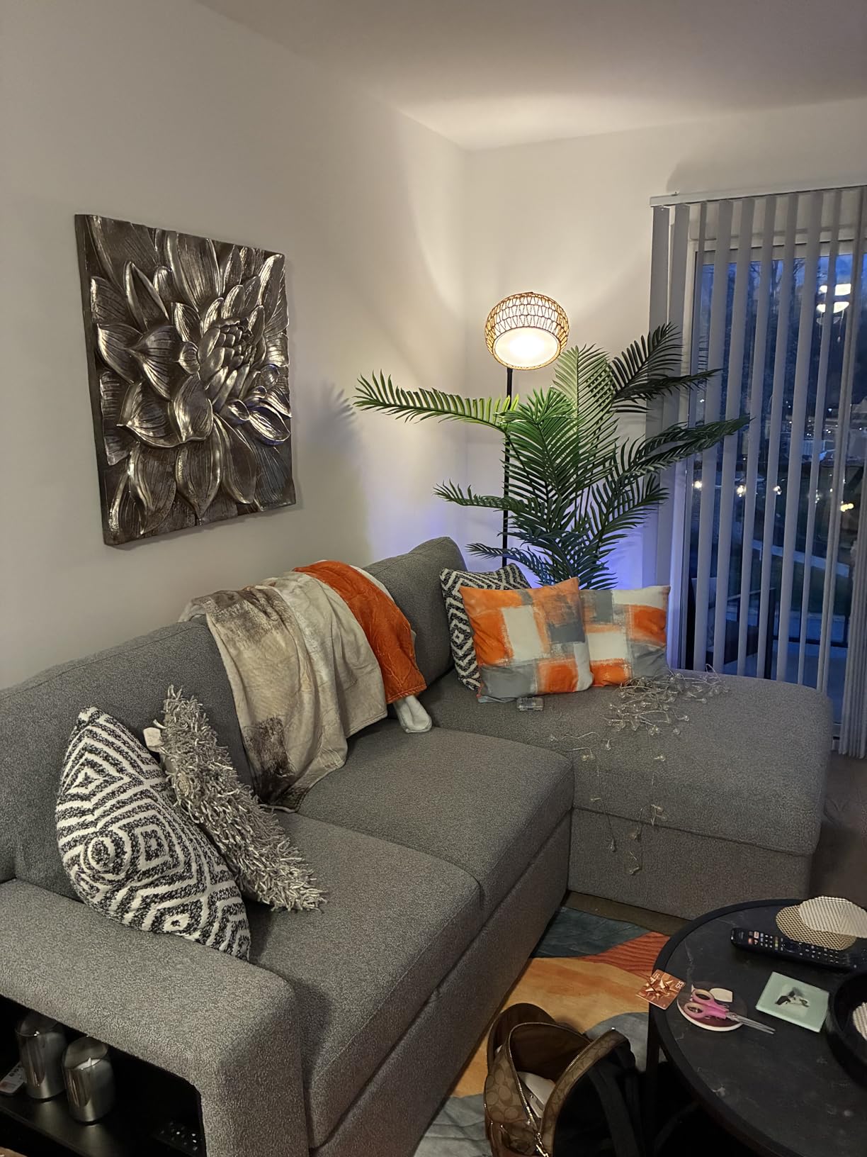 6FT Artificial Palm Tree, Tall Faux Palm Tree Indoor with Fake Plants Tall, Artificial Plants with Lifelike Leaves for Home Office Decor (White) customer photo 1