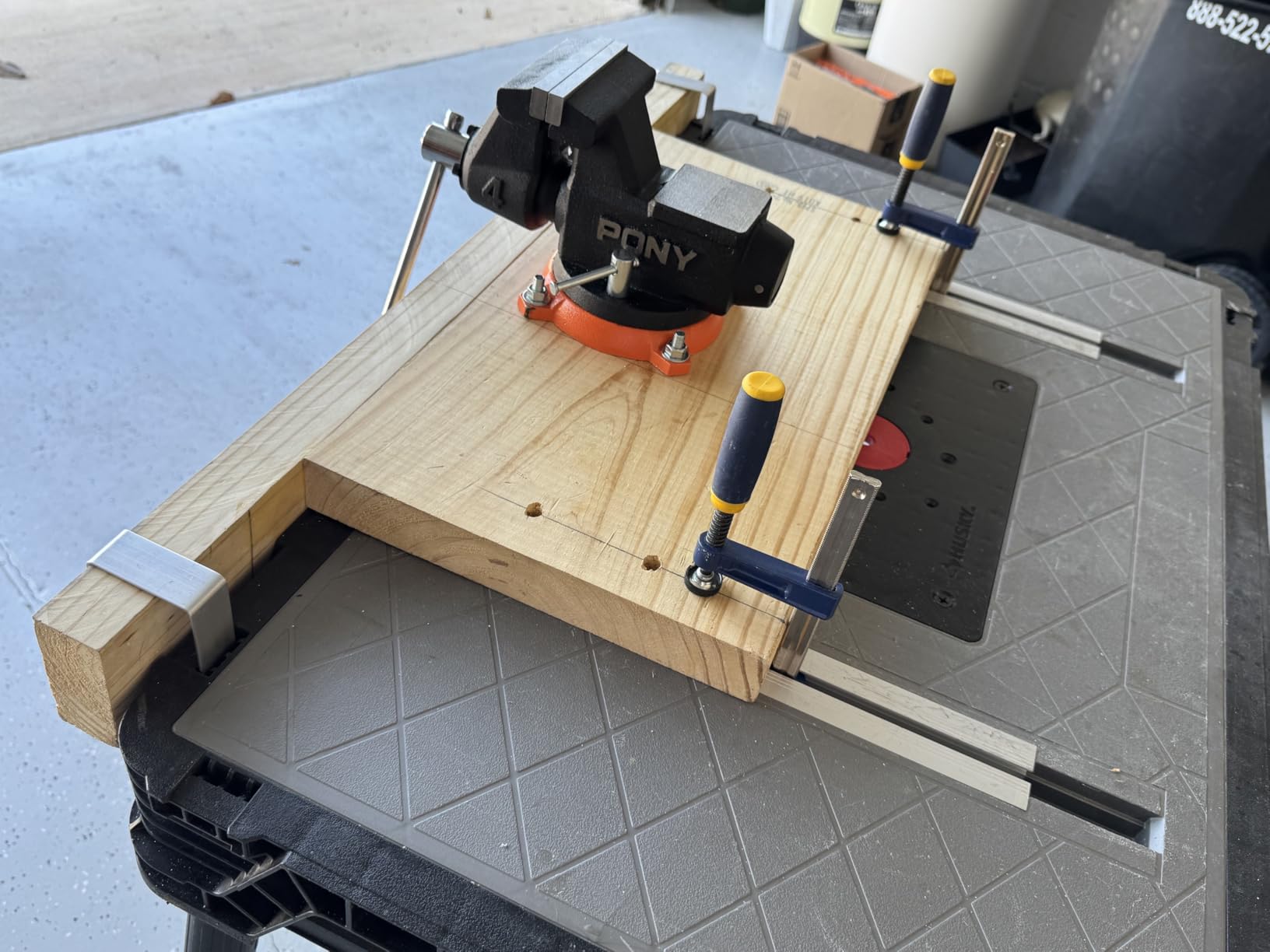 PONY 6 Inch Heavy Duty Bench Vise 8800LBS Clamping Force, Pro Workshop Workbench Vise with 360-Degree Rotatable Base and Anvil, 6-inch Jaw Opening and Width for Woodworking, Drilling, Pipe Cutting customer photo 2