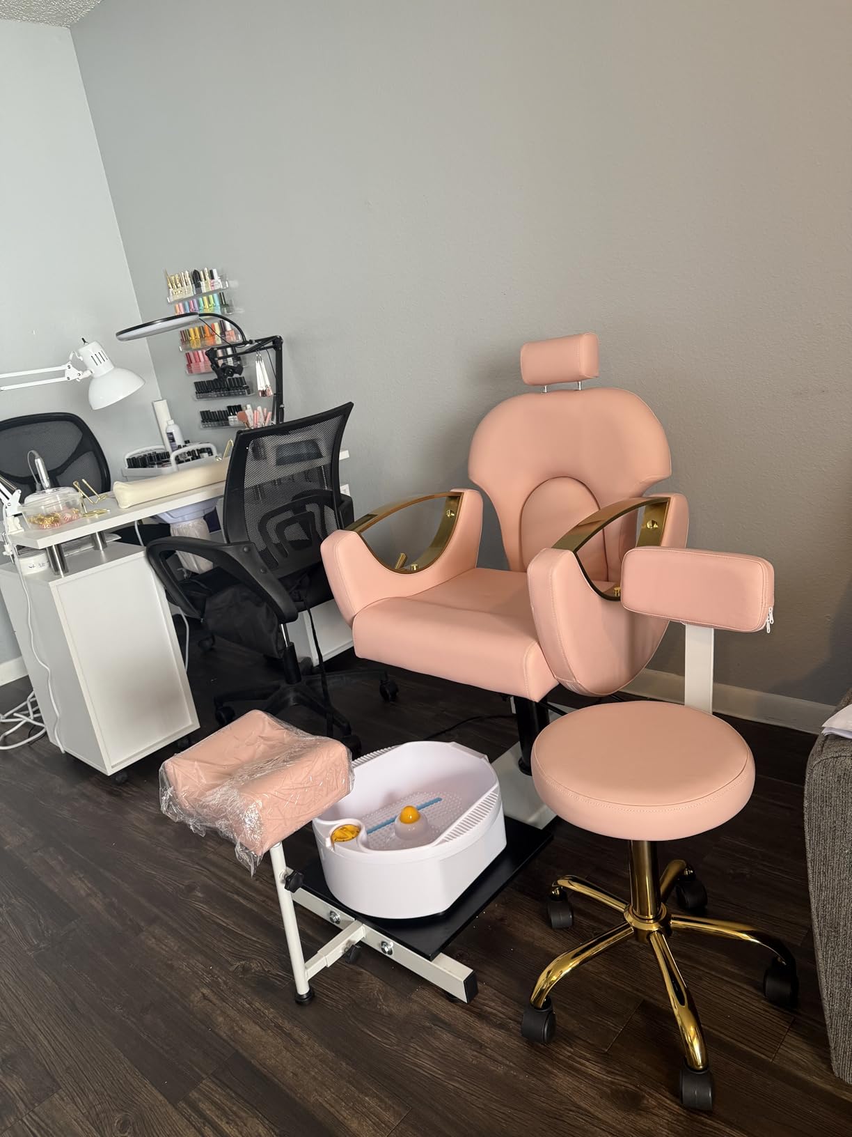 LOUVIXA Pedicure Station No Plumbing, Hydraulic Pedicure Chair for Nail Tech, Height Adjustable Reclining Pedicure Station Unit, 360 Degree Swivel Foot Spa Chair with Massage Foot Bath (Grey-Golden) customer photo 2
