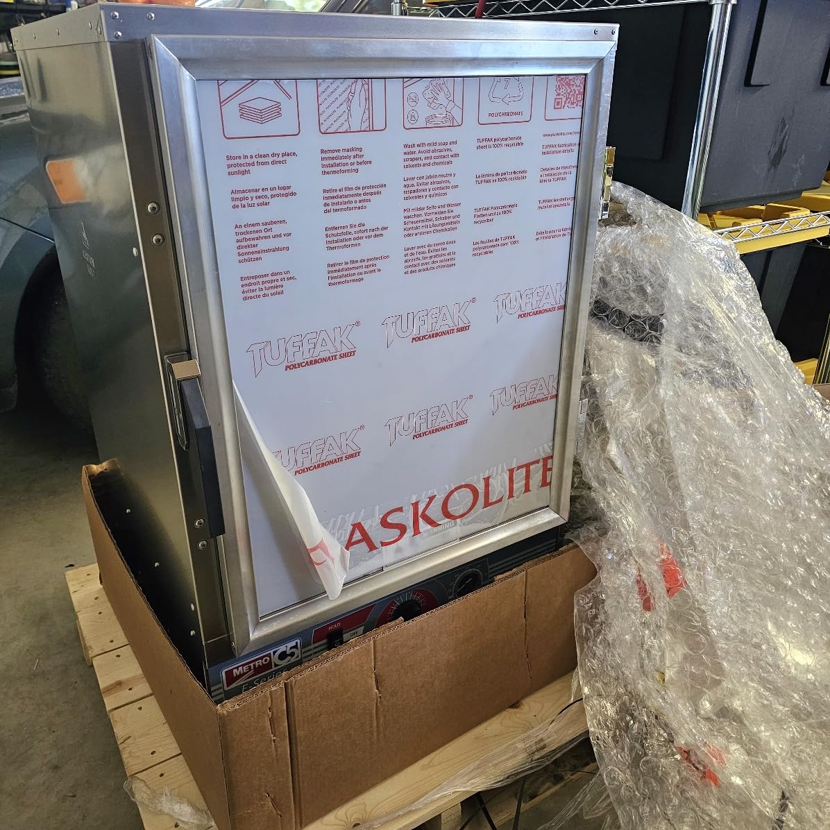 METRO C5E5-CFC-U C5 E-Series Premium Holding and Proofing Cabinet, Half Height, Full Length Clear Door, Universal Wire Slides, 120V, 60Hz, 2000W customer photo 1