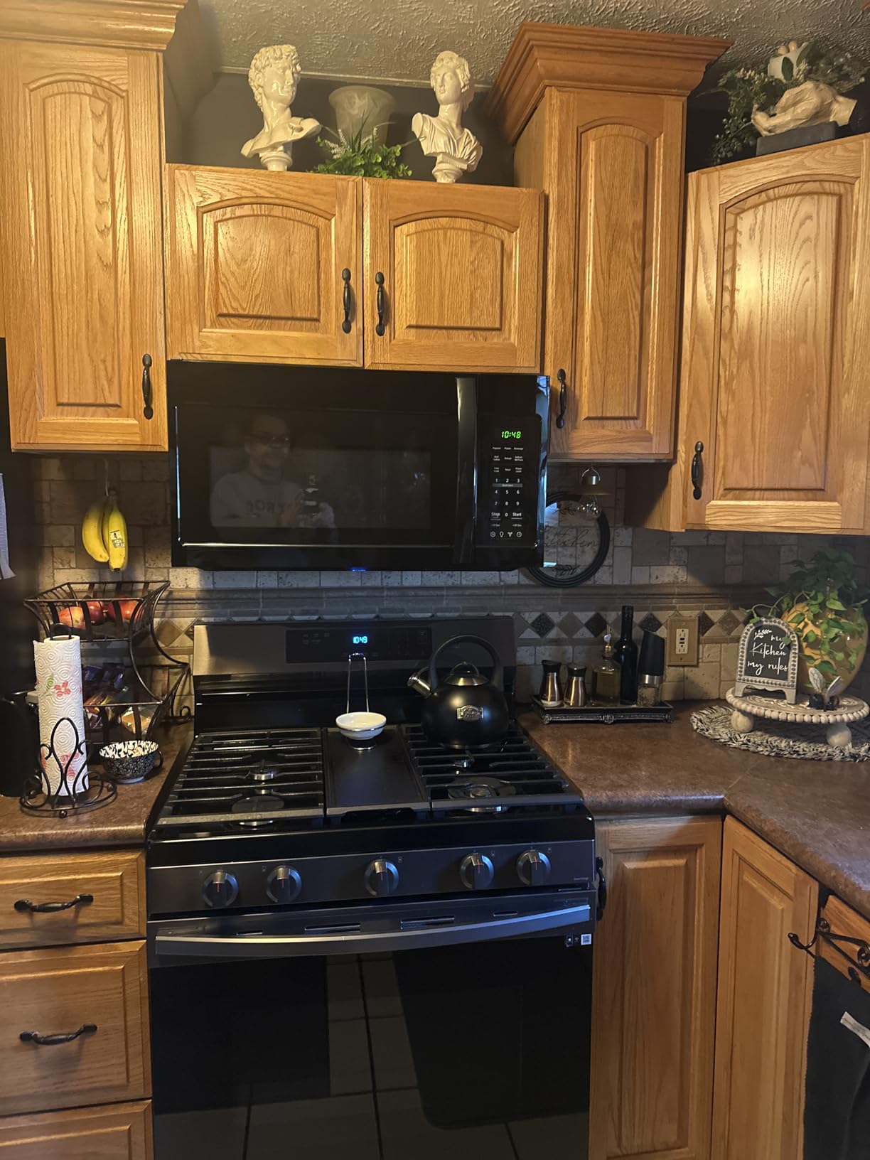 BLACK+DECKER Over the Range Microwave Oven with Vent and One-Touch Auto Cooking, 1.7 cu. ft. OTR Over Stove Microwave, Stainless Steel, 1000 Watts, EM044K6CE-SS customer photo 1