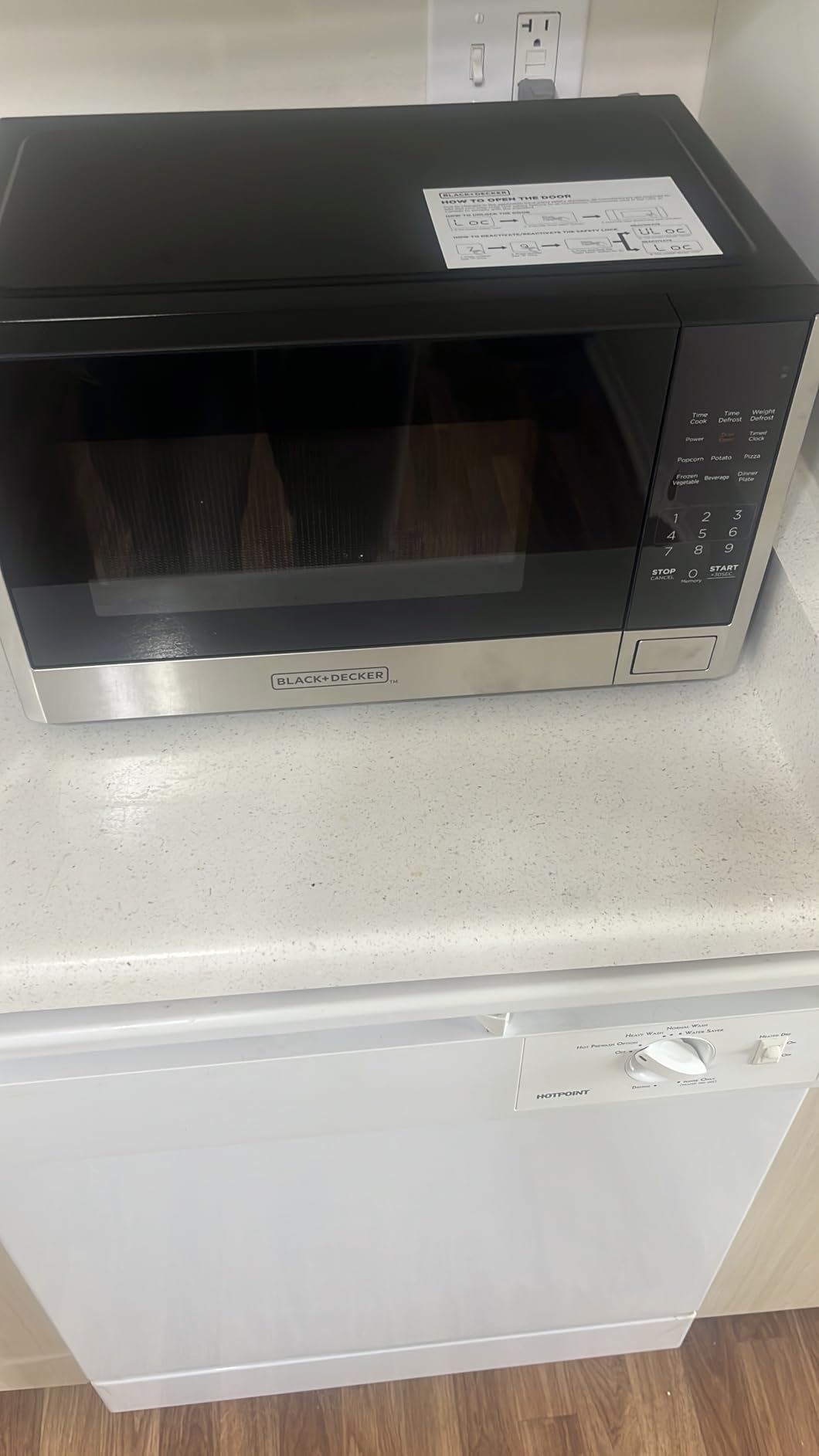 BLACK+DECKER Over the Range Microwave Oven with Vent and One-Touch Auto Cooking, 1.7 cu. ft. OTR Over Stove Microwave, Stainless Steel, 1000 Watts, EM044K6CE-SS customer photo 2