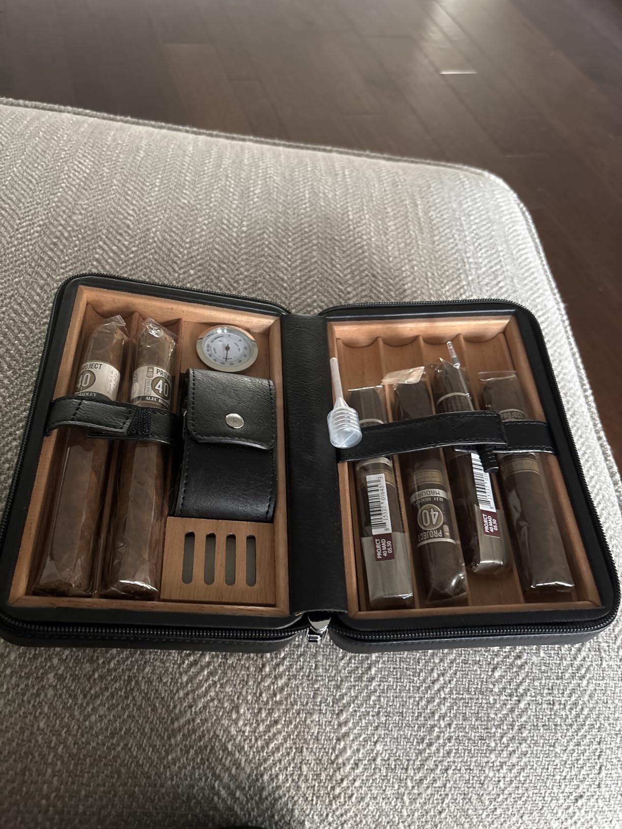 Leather Cedar Wood Case and Double Jet Flame Butane Torch Lighter Set, Holds 6 Pcs, Built-in Cutter, Punch and Holder Function, Draw Enhancer Tool, Travel Box with Hygrometer. customer photo 1
