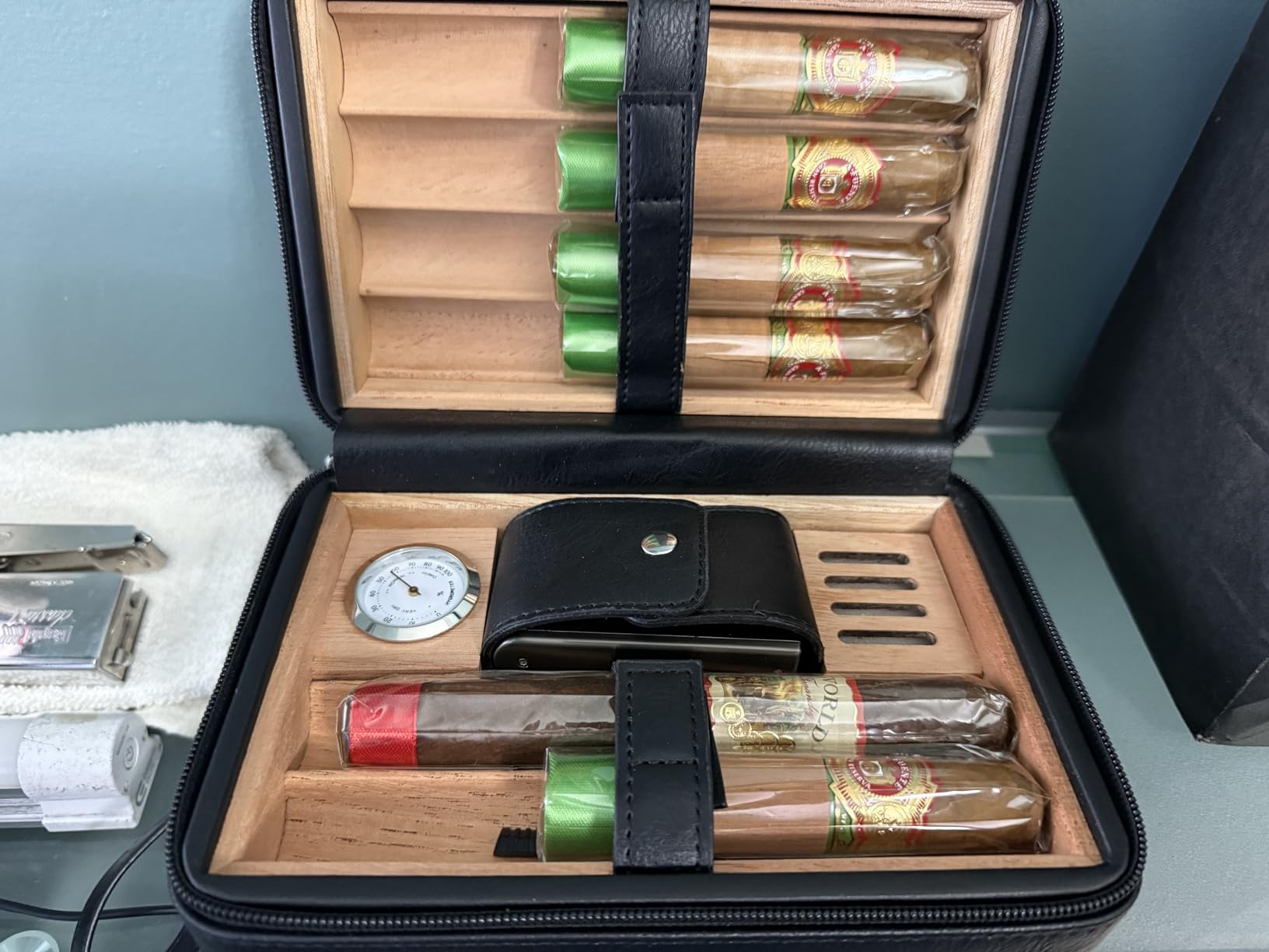 Leather Cedar Wood Case and Double Jet Flame Butane Torch Lighter Set, Holds 6 Pcs, Built-in Cutter, Punch and Holder Function, Draw Enhancer Tool, Travel Box with Hygrometer. customer photo 2