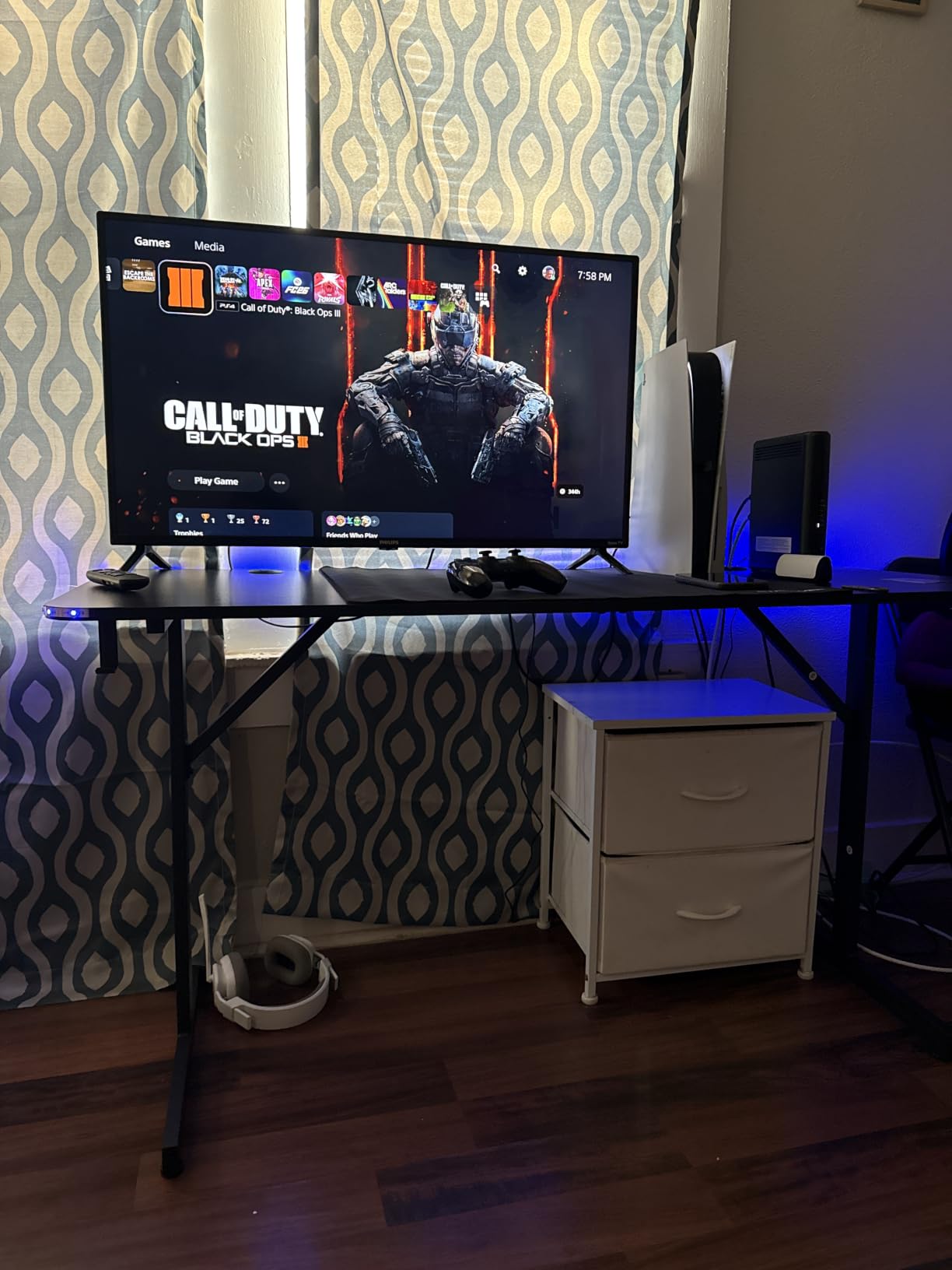 GTPLAYER 55 Inch Gaming Desk with LED Lights, Large Computer Desk with Mouse Pad for Home Office, T-Shaped Carbon Fibre Surface PC Game Workstations with Headphone Hook customer photo 1