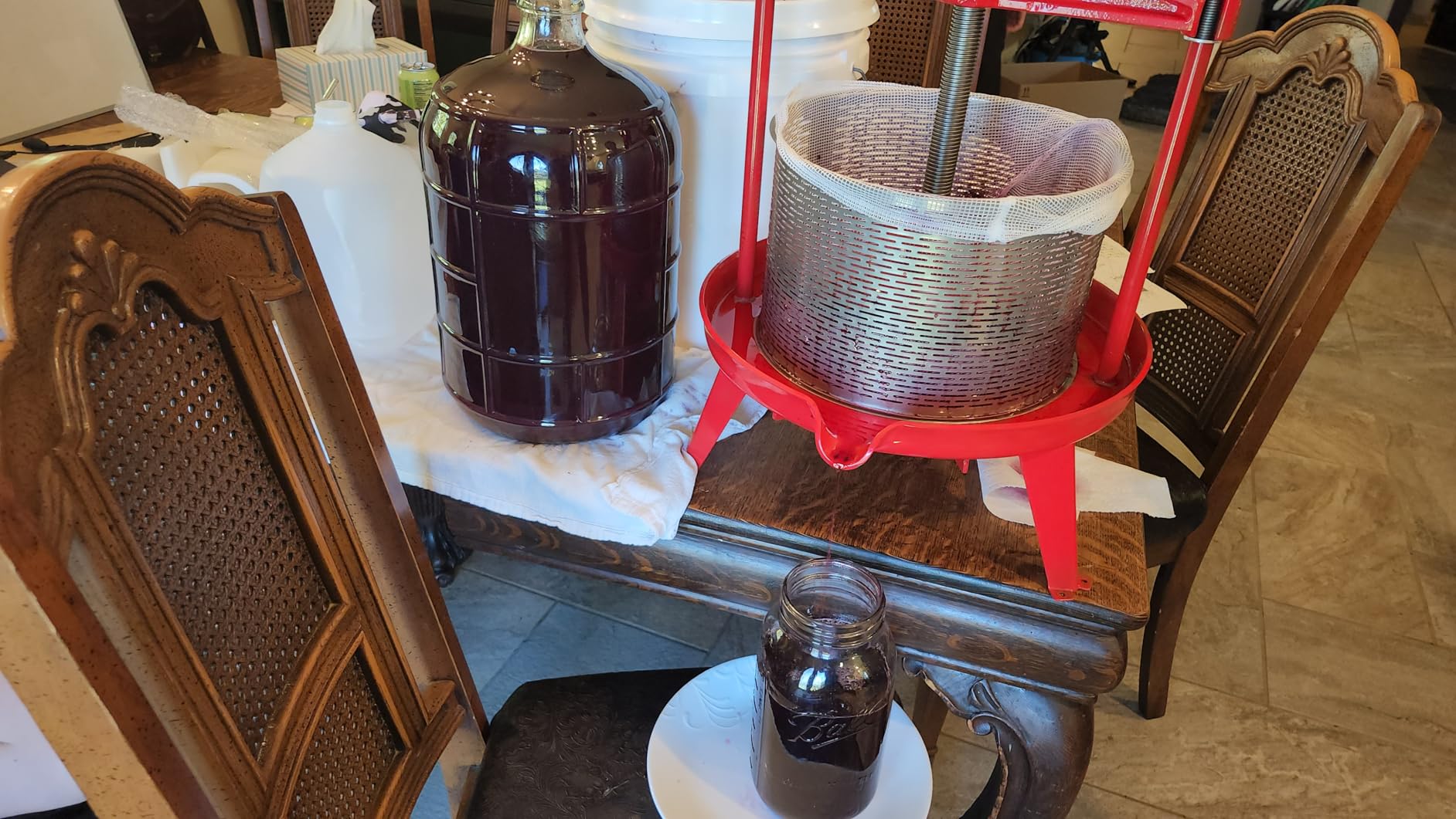 VEVOR 2.38 Gal/9L Fruit Wine Press, Stainless Steel Basket with Cross-beam and Triangular Structure, Manual Juice Maker, Cider Apple Grape Tincture Making Press with T-Handle for Kitchen Home customer photo 1