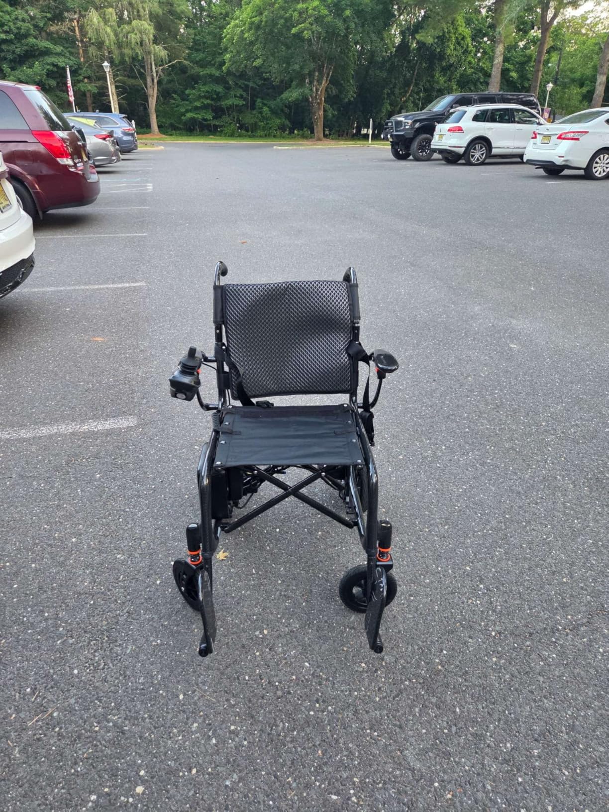 28lbs Ultralight Foldable 100% Carbon Fiber Electric Wheelchairs for Adults, FreeWink Bluetooth Control 28 Miles Long Range Power Wheelchairs with 2 Lithium Batteries for All Terrain Airline Approved customer photo 1