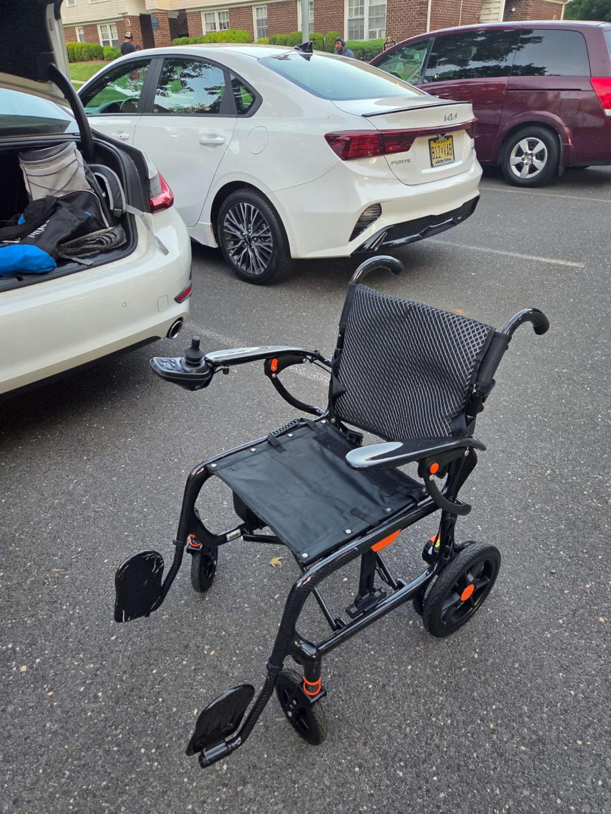 28lbs Ultralight Foldable 100% Carbon Fiber Electric Wheelchairs for Adults, FreeWink Bluetooth Control 28 Miles Long Range Power Wheelchairs with 2 Lithium Batteries for All Terrain Airline Approved customer photo 2