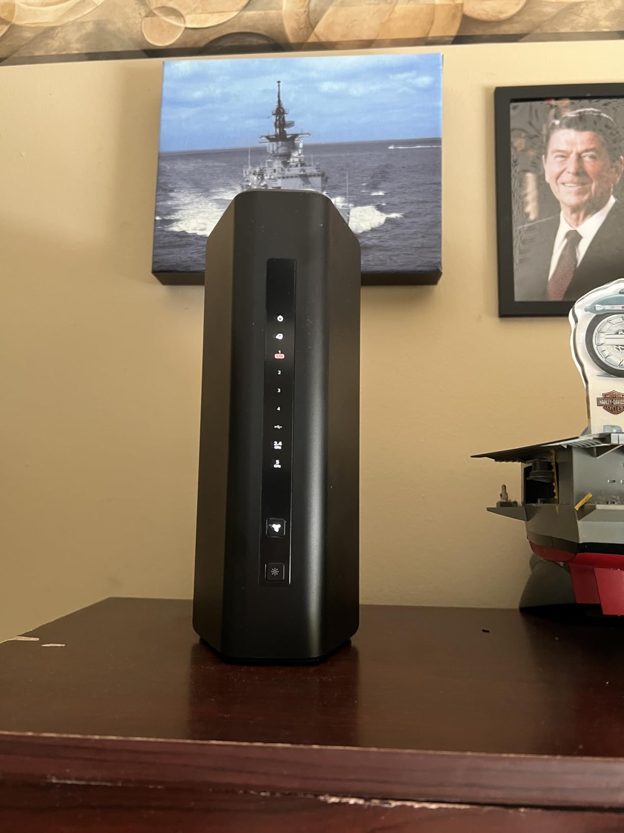 NETGEAR Nighthawk Dual-Band WiFi 7 Router (RS140) - Router Only, BE5000 Wireless Speed (up to 5.0 Gbps) - Covers up to 2,250 sq. ft., 80 Devices - 2.5 Gig Internet Port customer photo 1