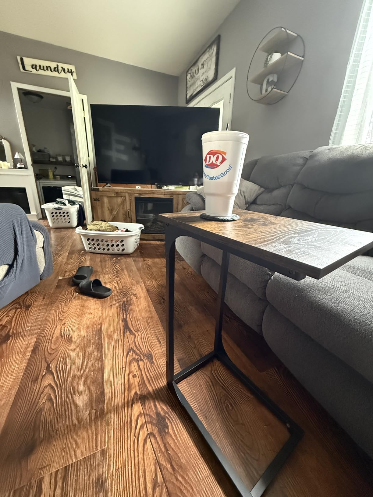 C-Shaped Side Table for Couch - Small Coffee Stand Sofa Tray Desk with Metal Frame and Waterproof Scratch Resistant, Modern End Accent for Living Room, Bedroom, Small Spaces, Rustic Brown customer photo 1